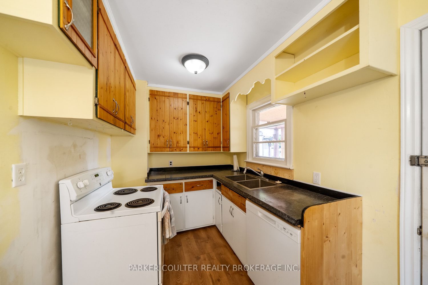 27 Campbell Avenue Property Photo 16