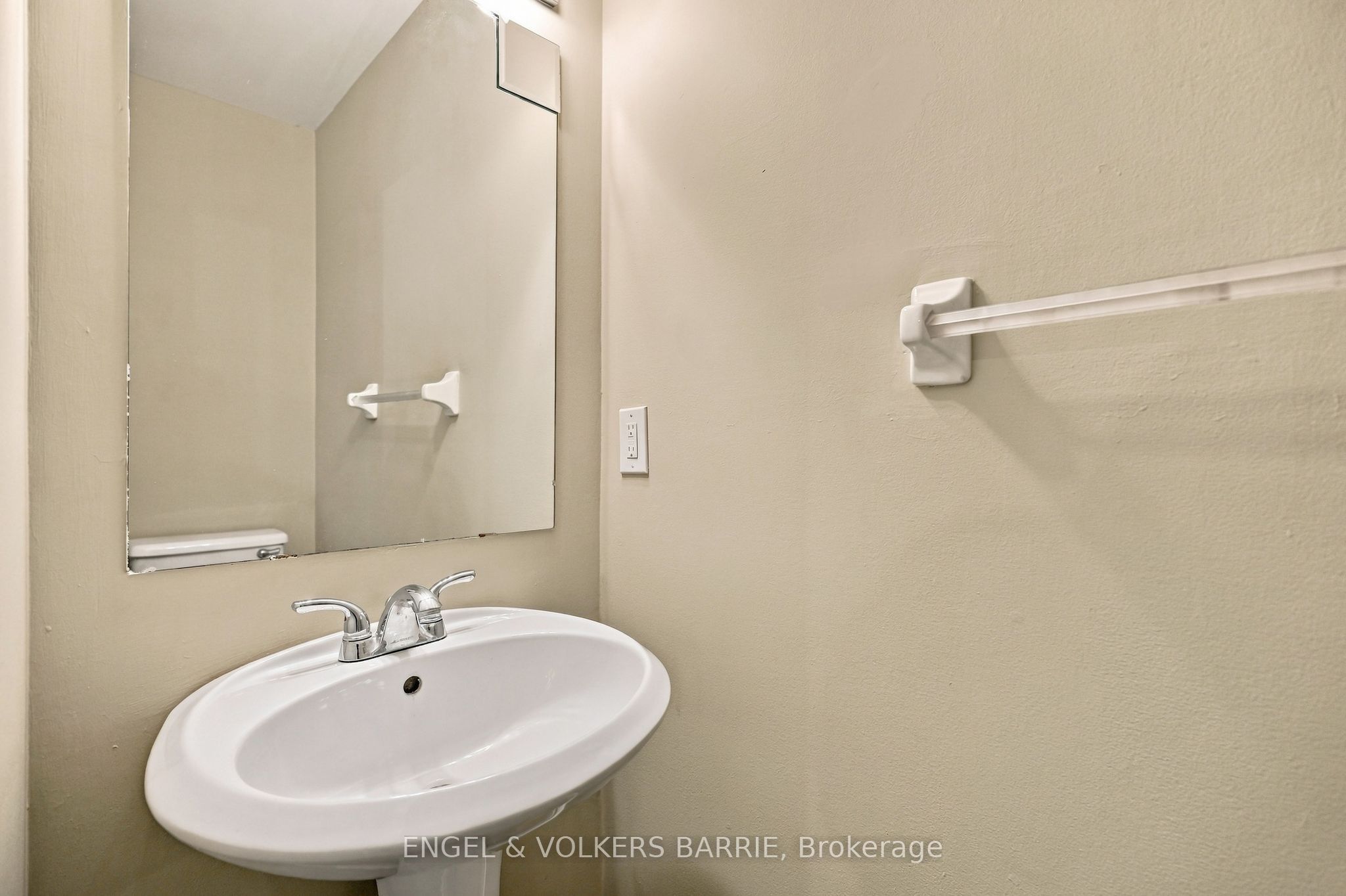 506 Essa Road 38 Property Photo 5