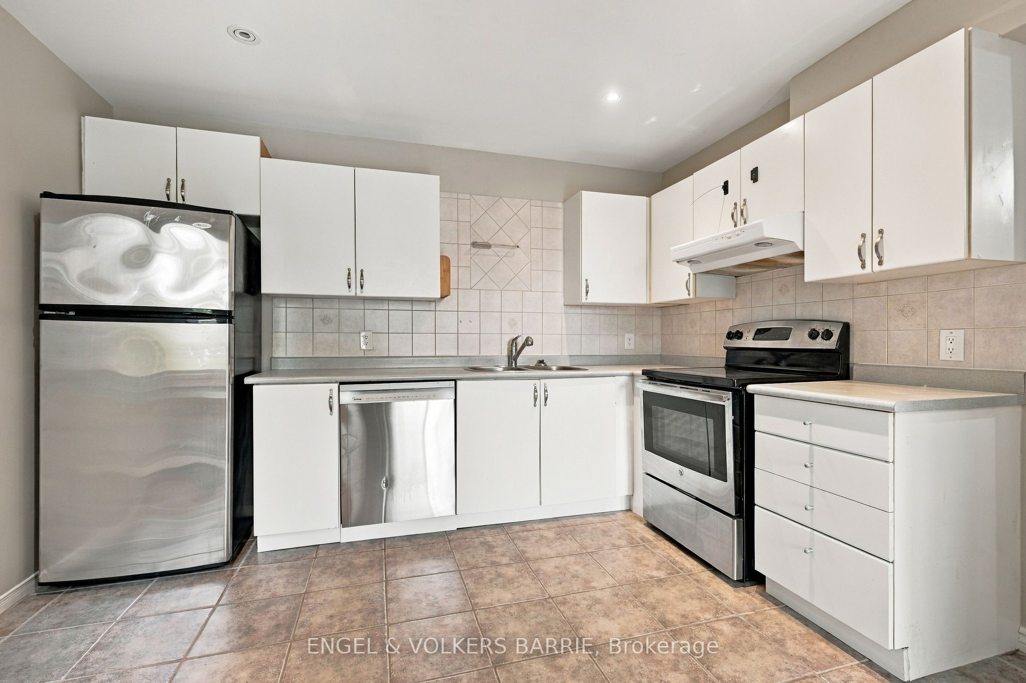 506 Essa Road 38 Property Photo 15