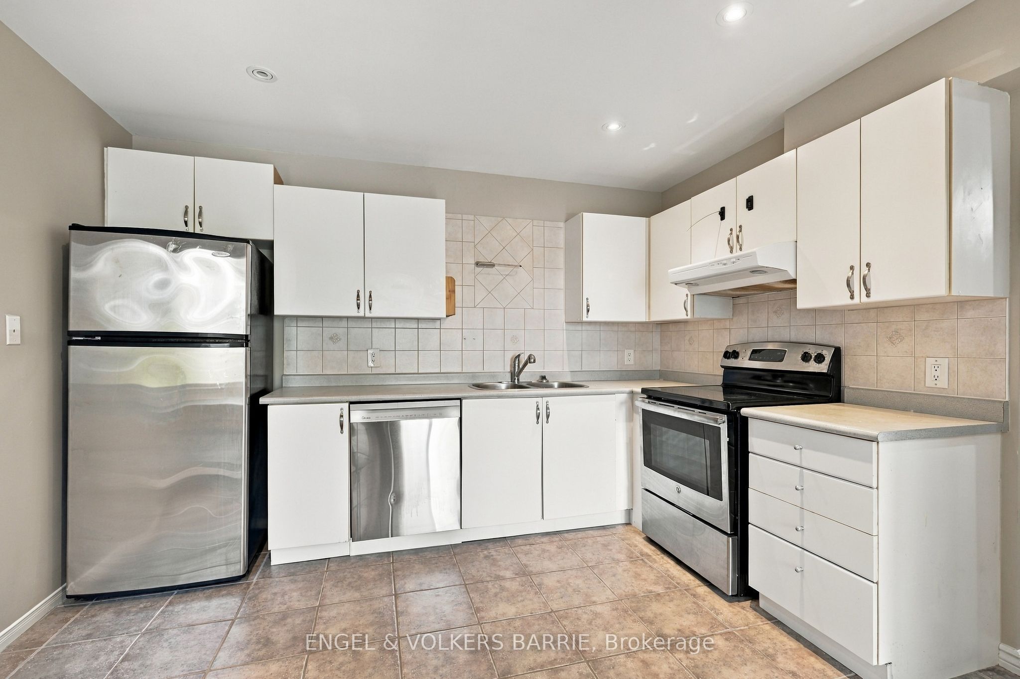 506 Essa Road 38 Property Photo 17