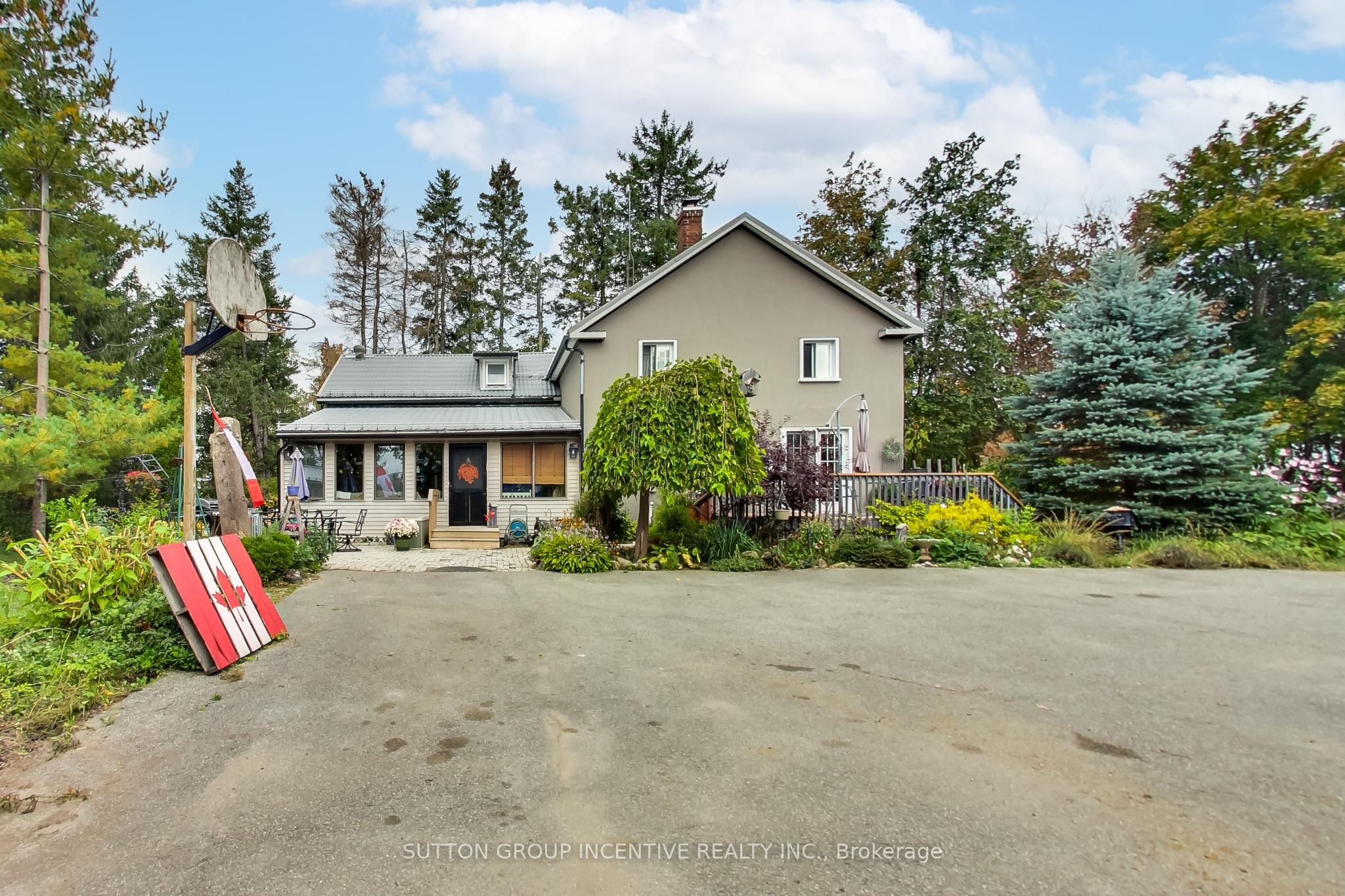 1724 Penetanguishene Road Property Photo 1