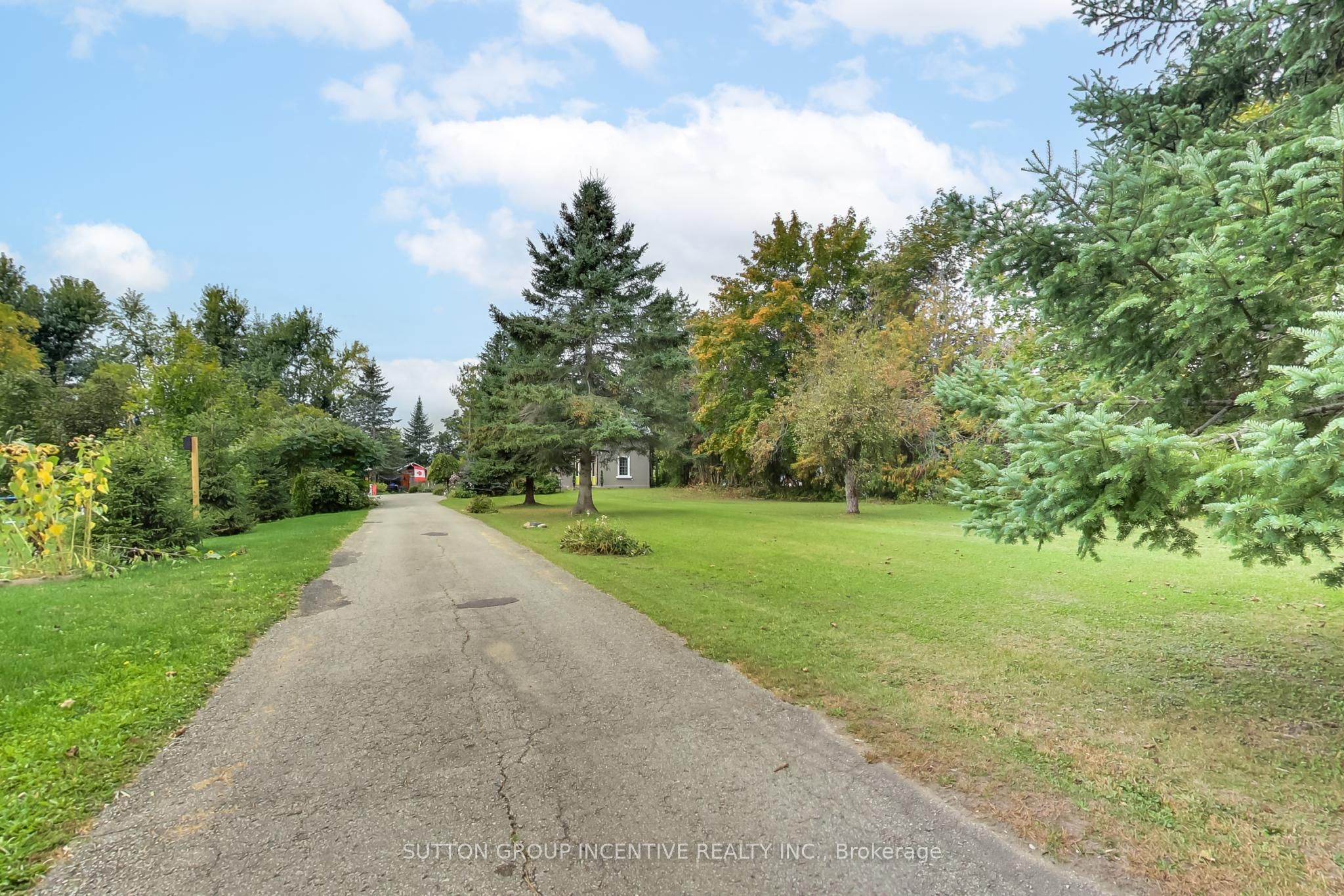 1724 Penetanguishene Road Property Photo 2