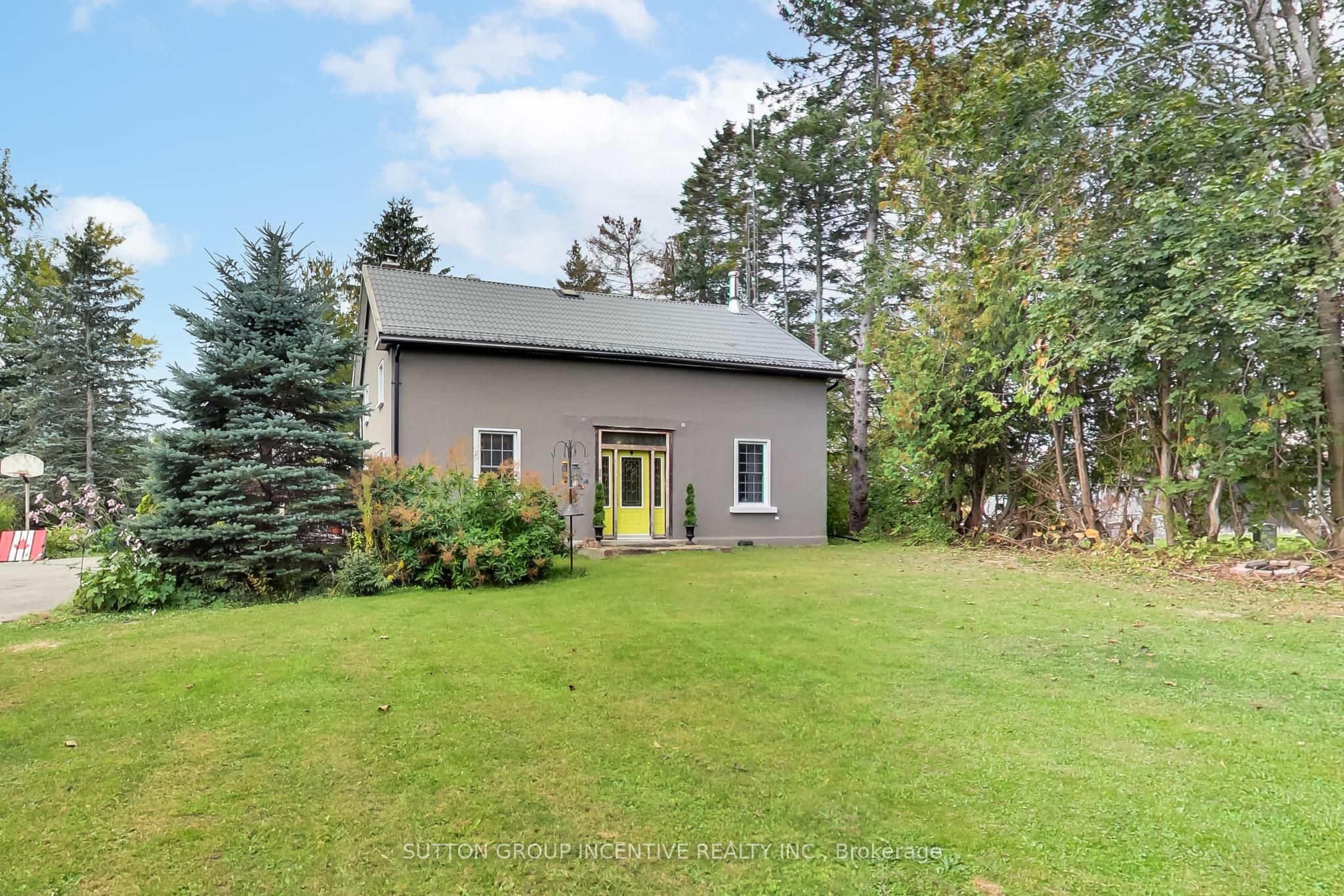 1724 Penetanguishene Road Property Photo 3