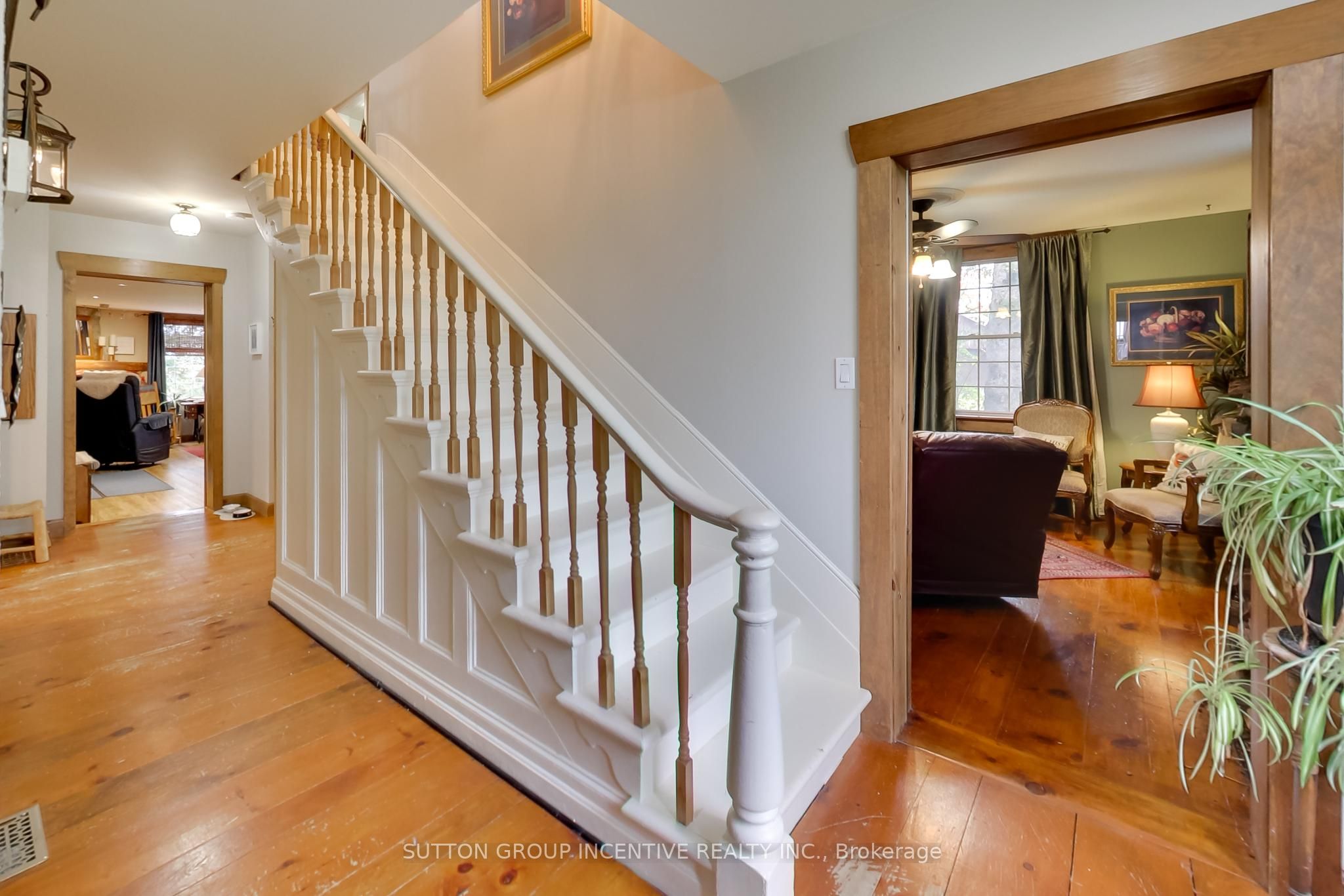 1724 Penetanguishene Road Property Photo 5
