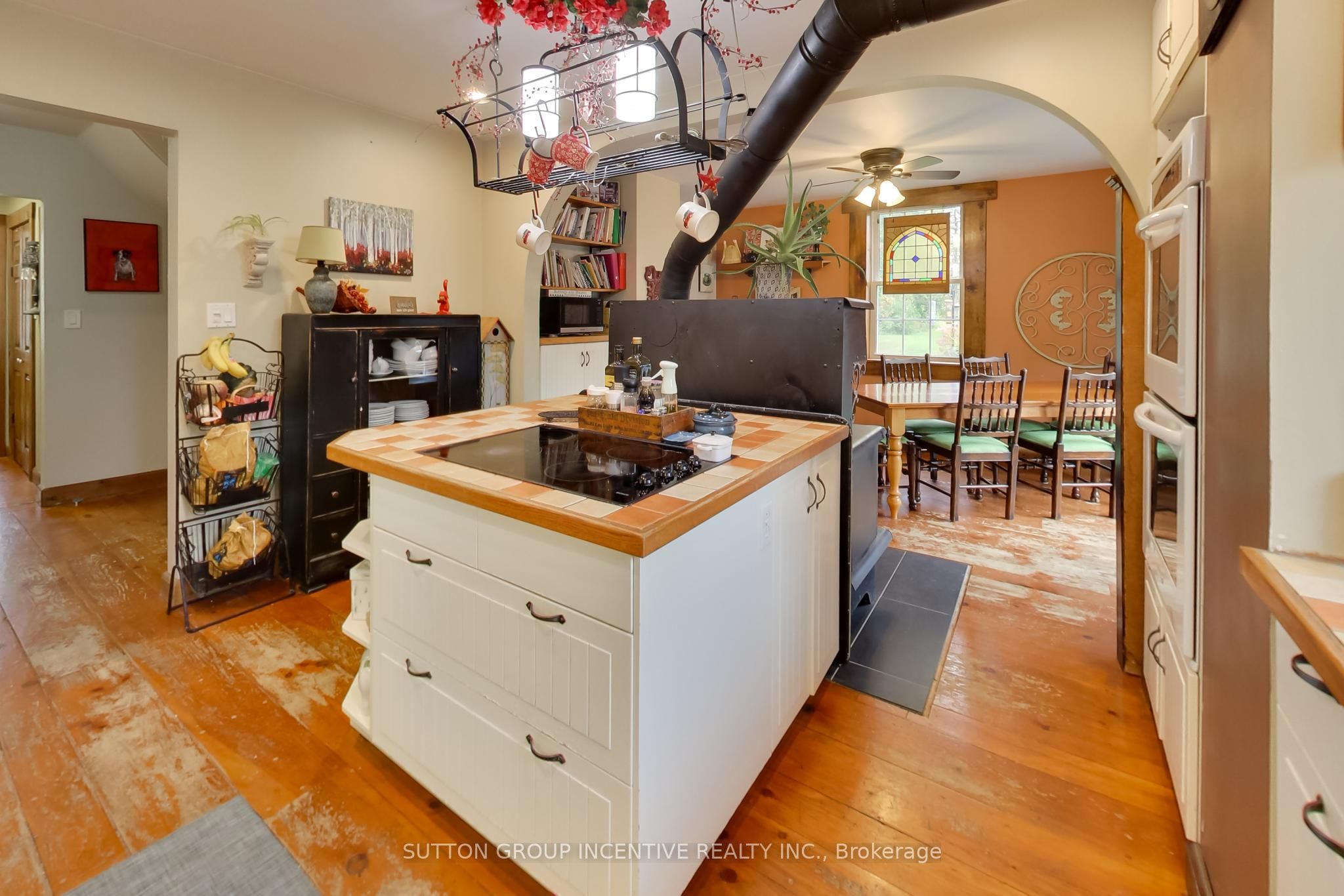 1724 Penetanguishene Road Property Photo 8