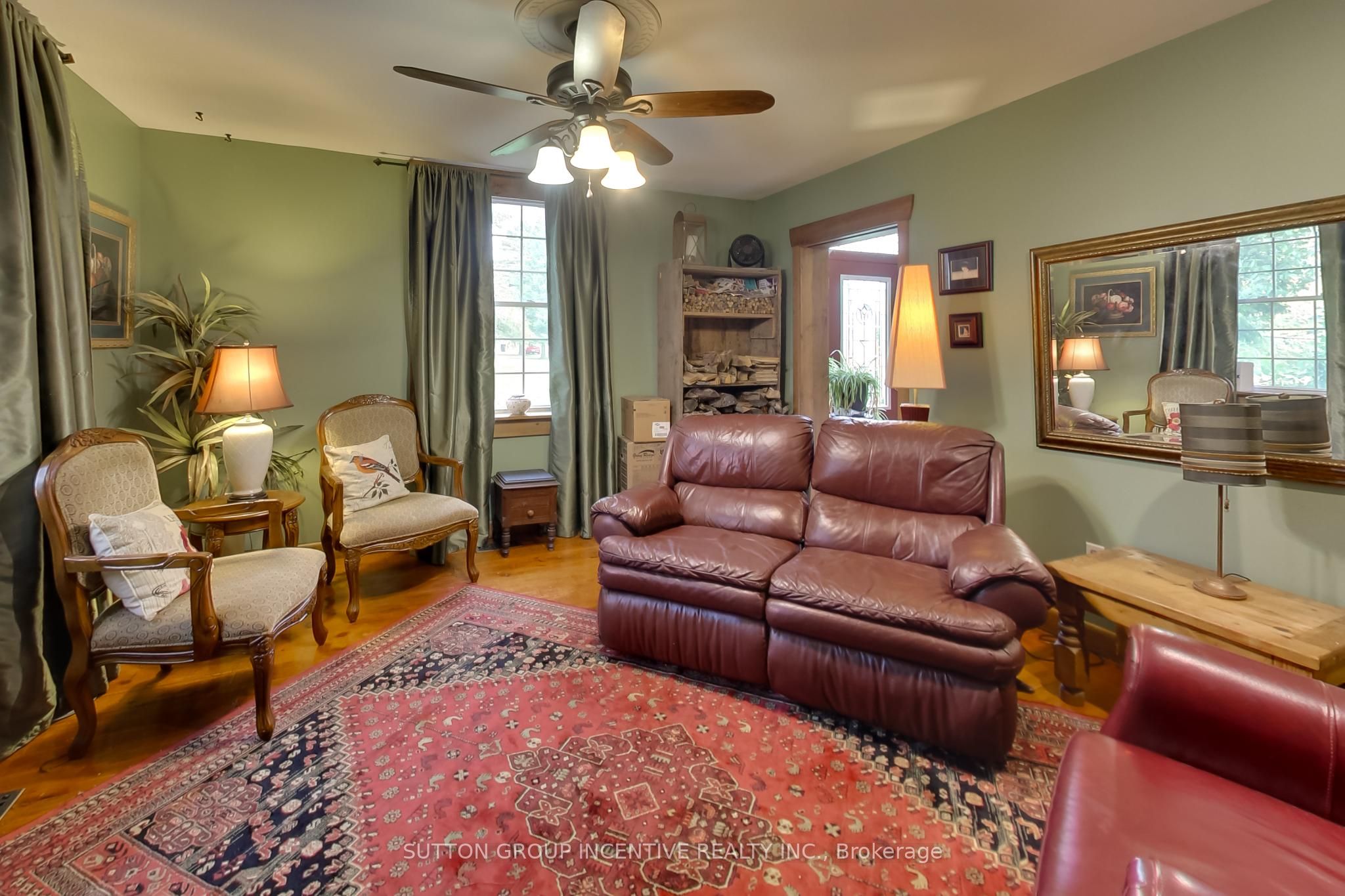 1724 Penetanguishene Road Property Photo 11