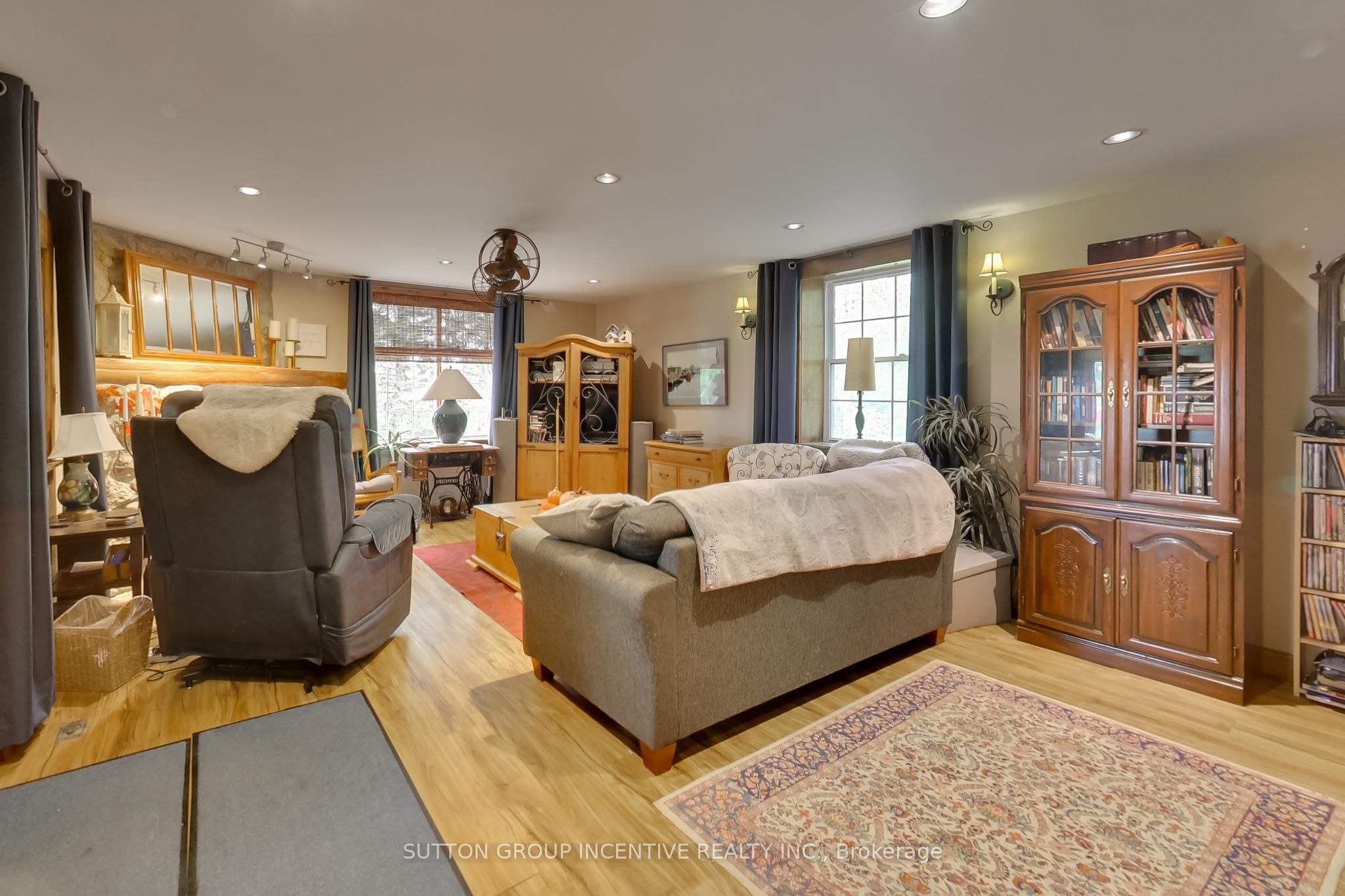 1724 Penetanguishene Road Property Photo 13