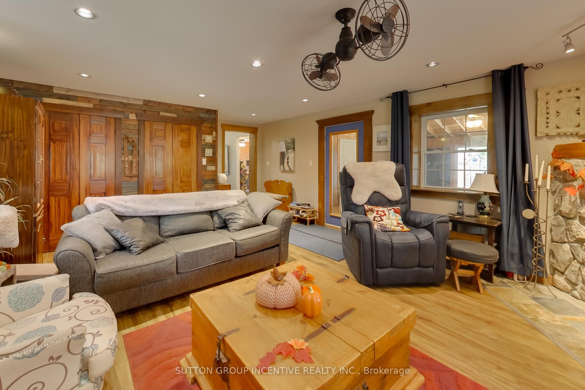 1724 Penetanguishene Road Property Photo 15