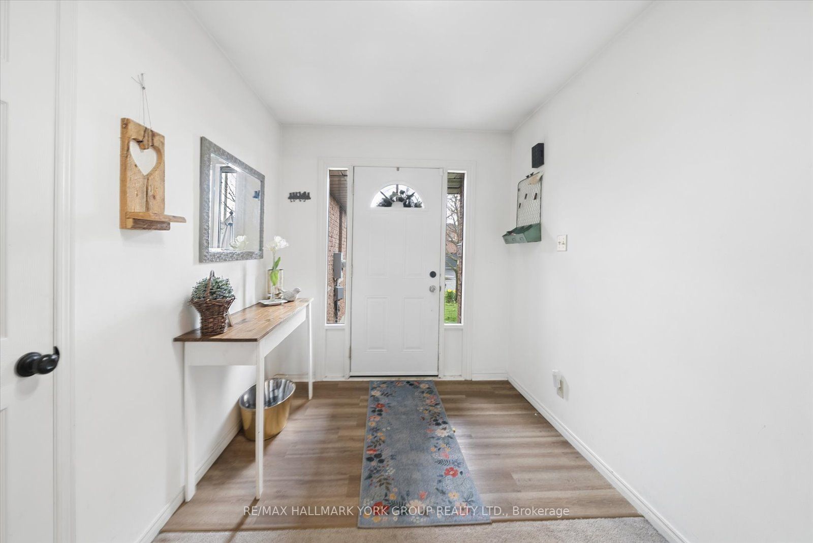 41 Laurentian Lane Property Photo 3