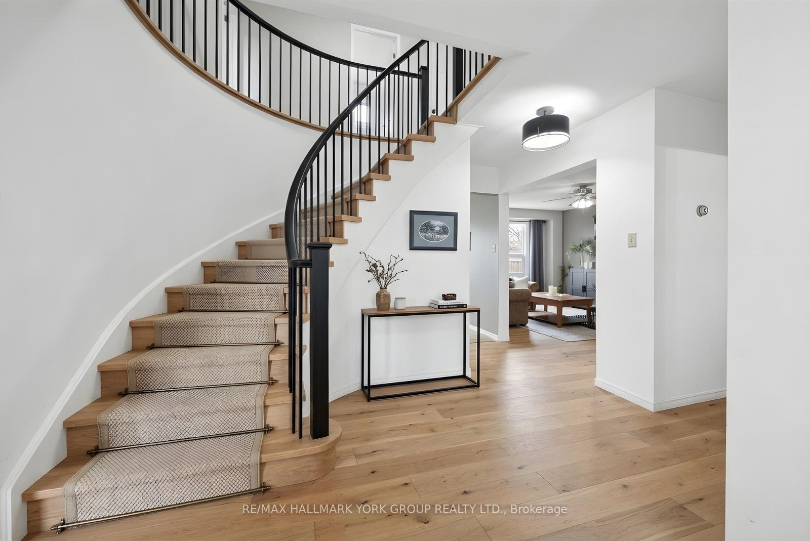41 Laurentian Lane Property Photo 4