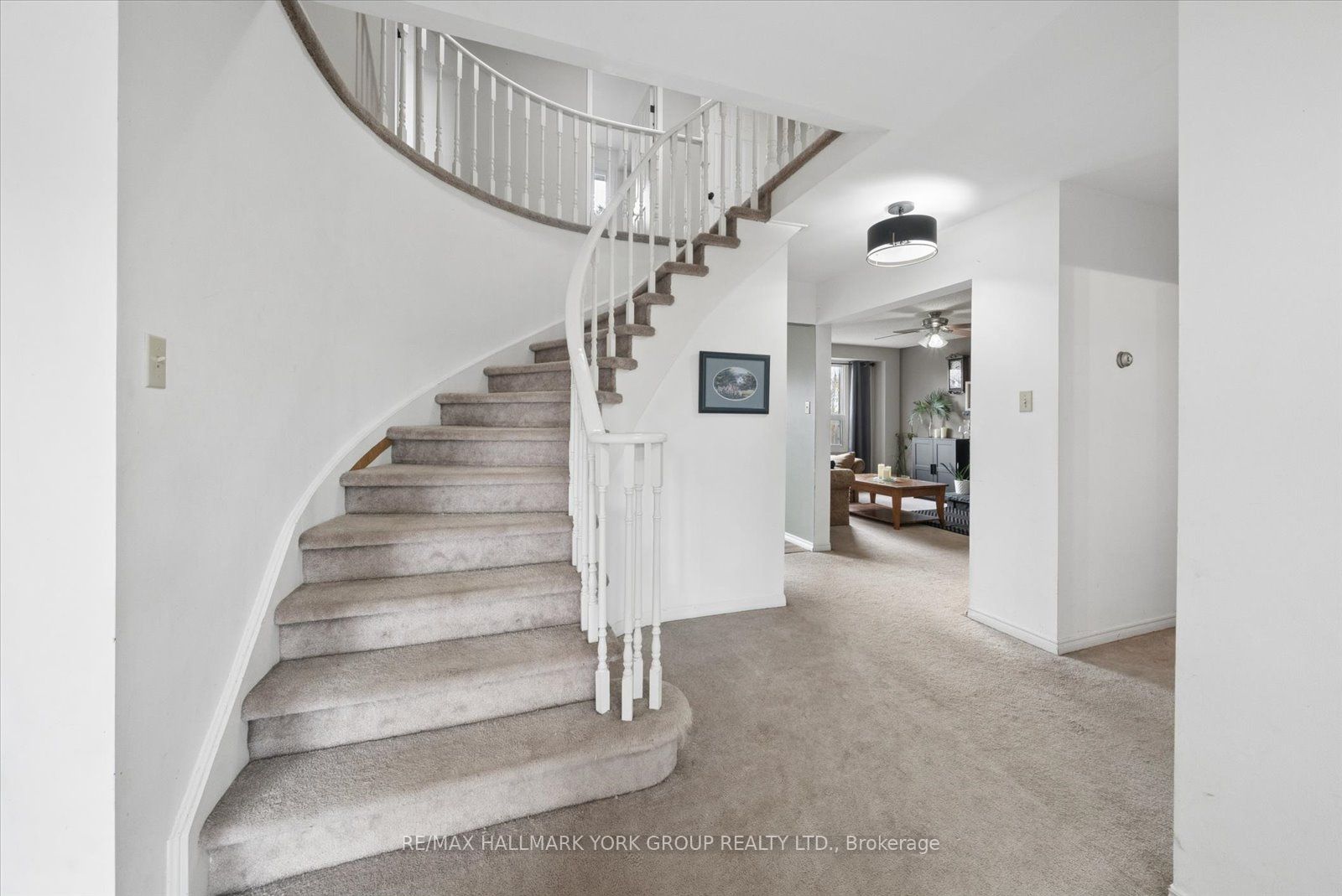 41 Laurentian Lane Property Photo 5