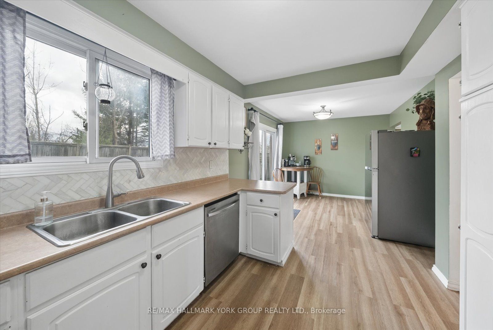 41 Laurentian Lane Property Photo 13