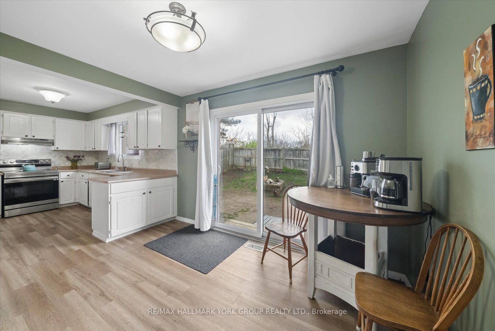 41 Laurentian Lane Property Photo 14