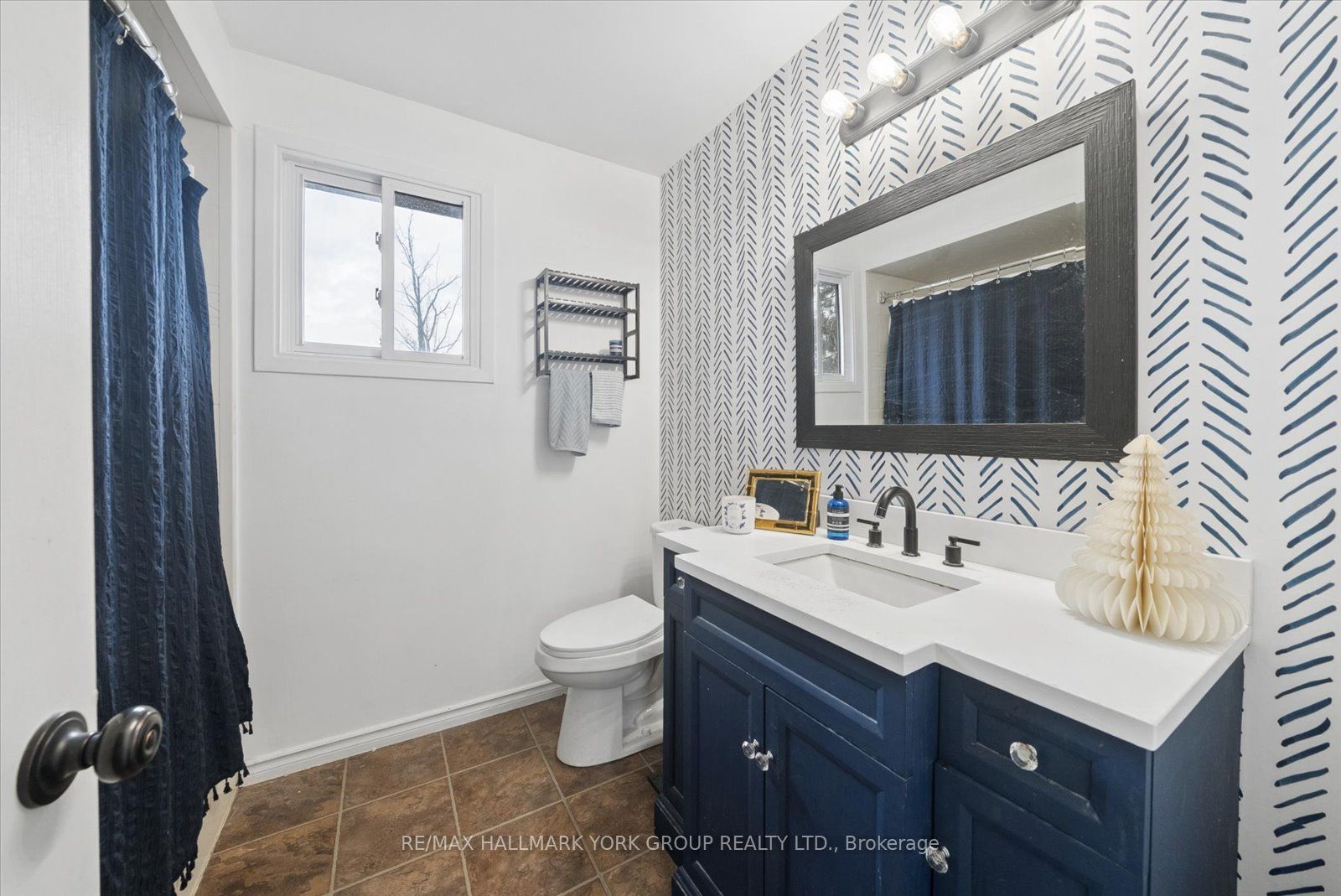 41 Laurentian Lane Property Photo 24