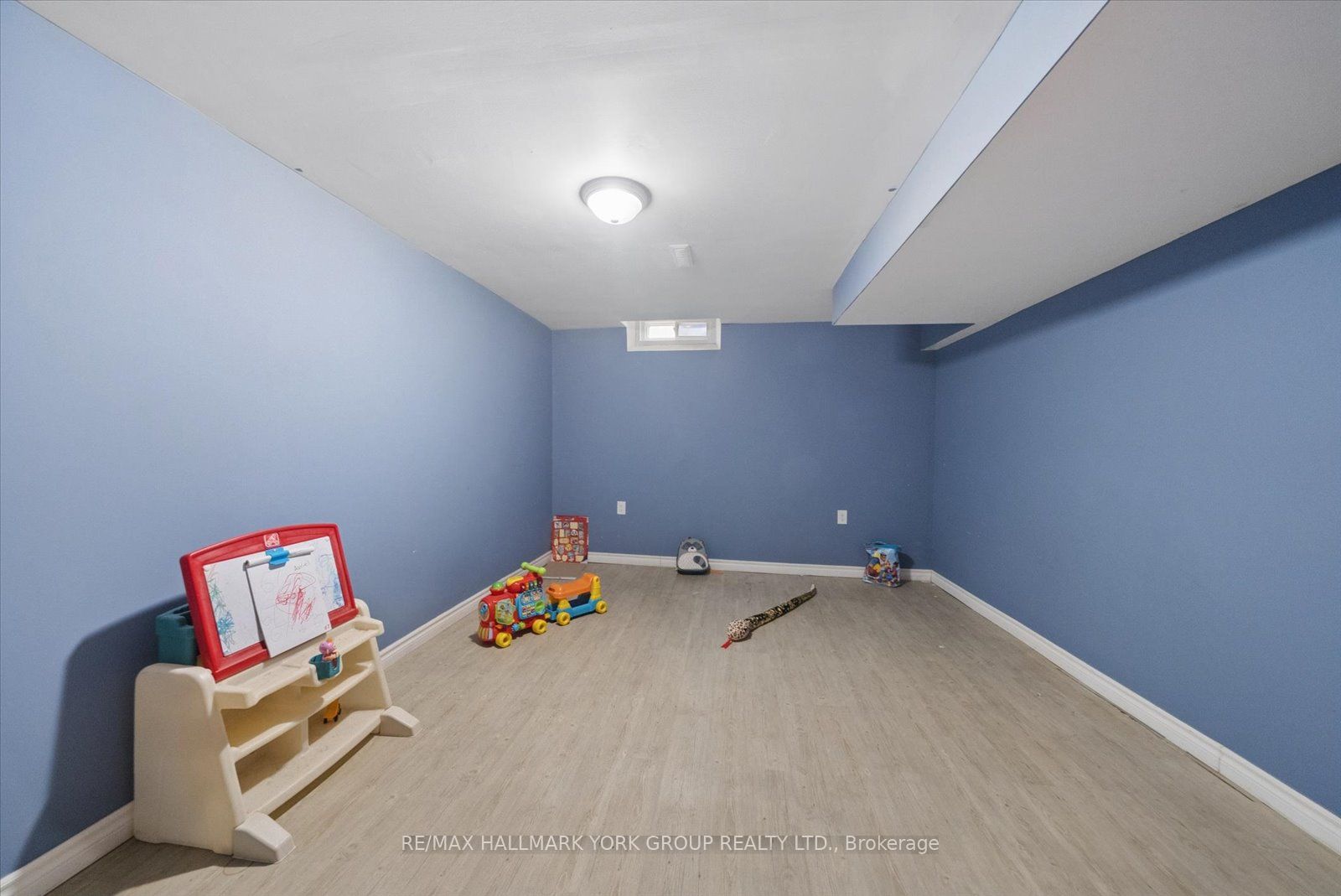 41 Laurentian Lane Property Photo 37
