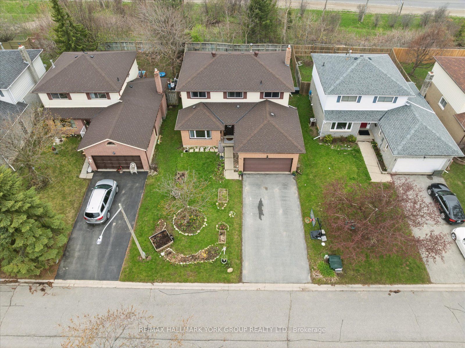41 Laurentian Lane Property Photo 44