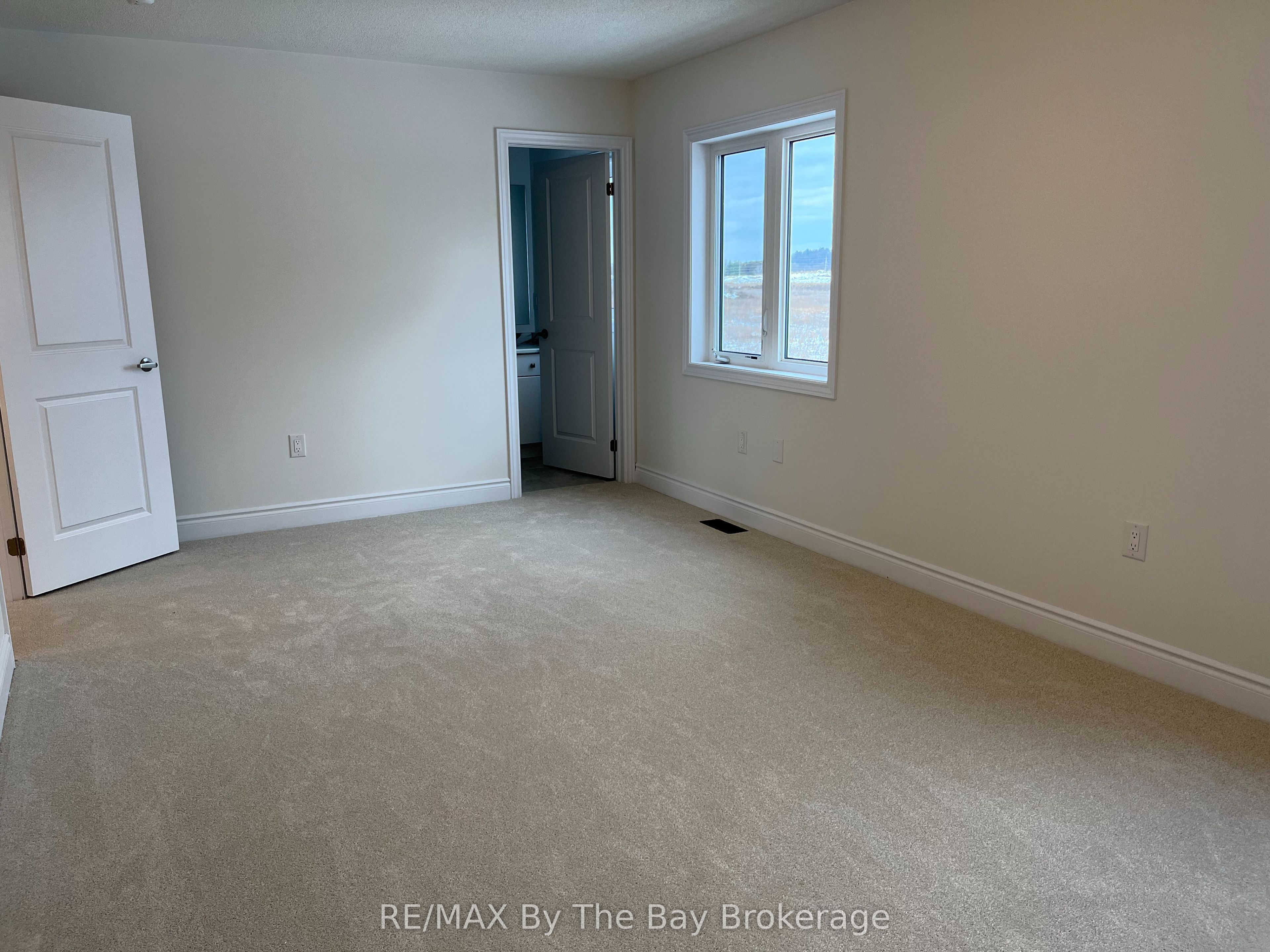 17 Carriage Lane Property Photo 8