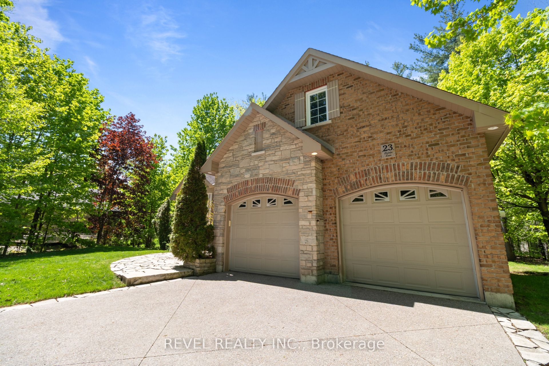 23 Laddie Lane Property Photo 4