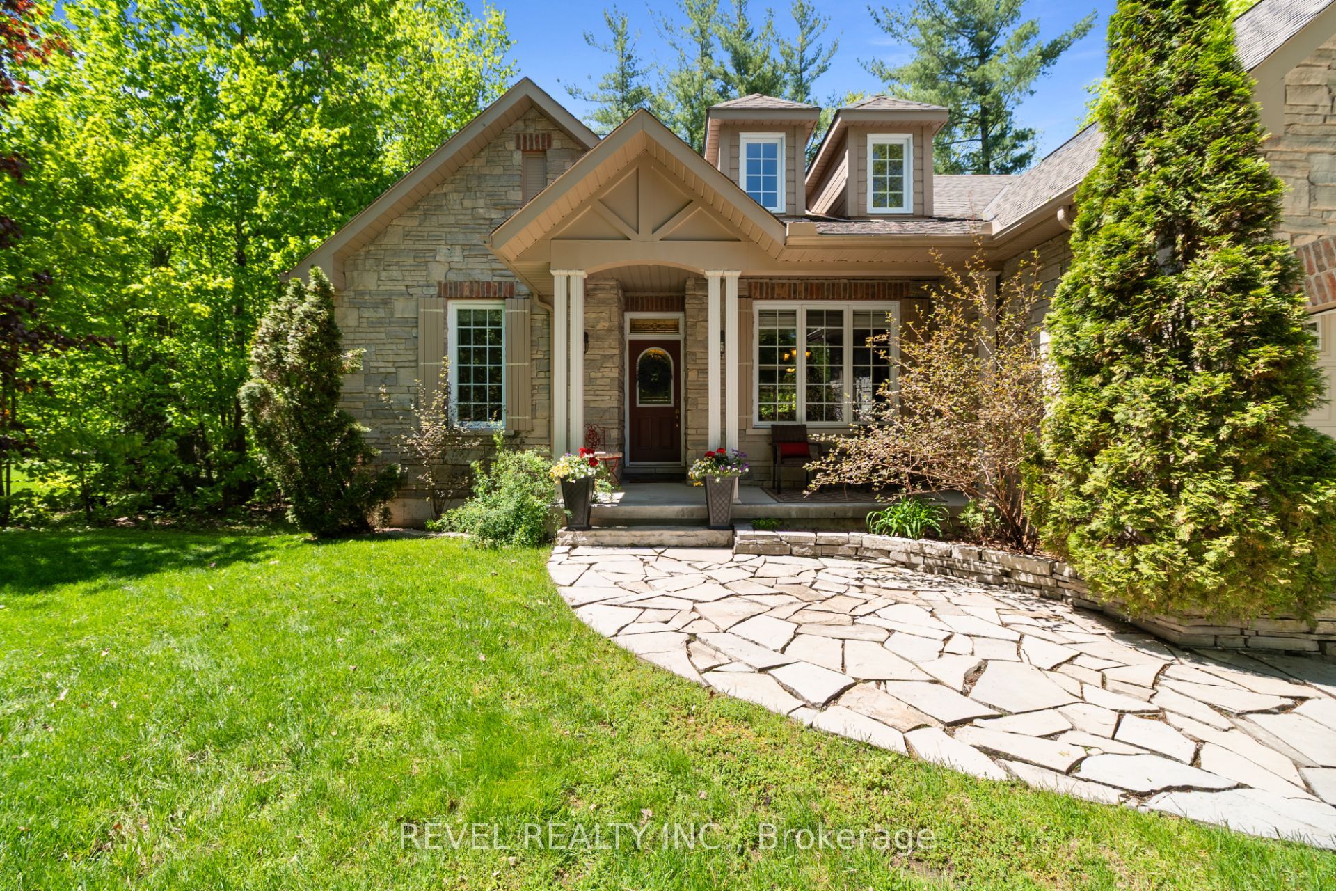 23 Laddie Lane Property Photo 5