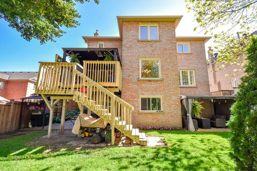 24 Grand Forest Drive Property Photo 2