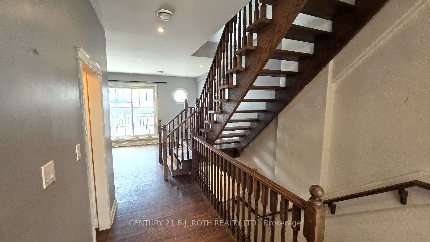 41 Dunlop Street E 1 Property Photo 9