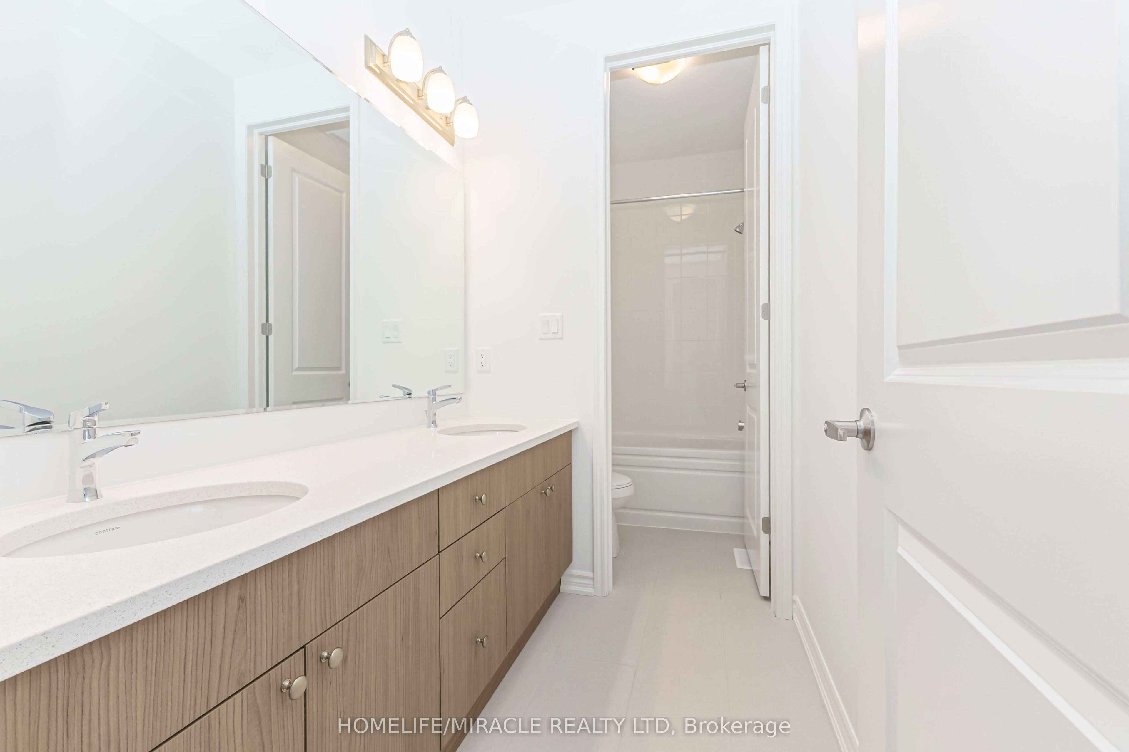 54 Gretzky Avenue Property Photo 28