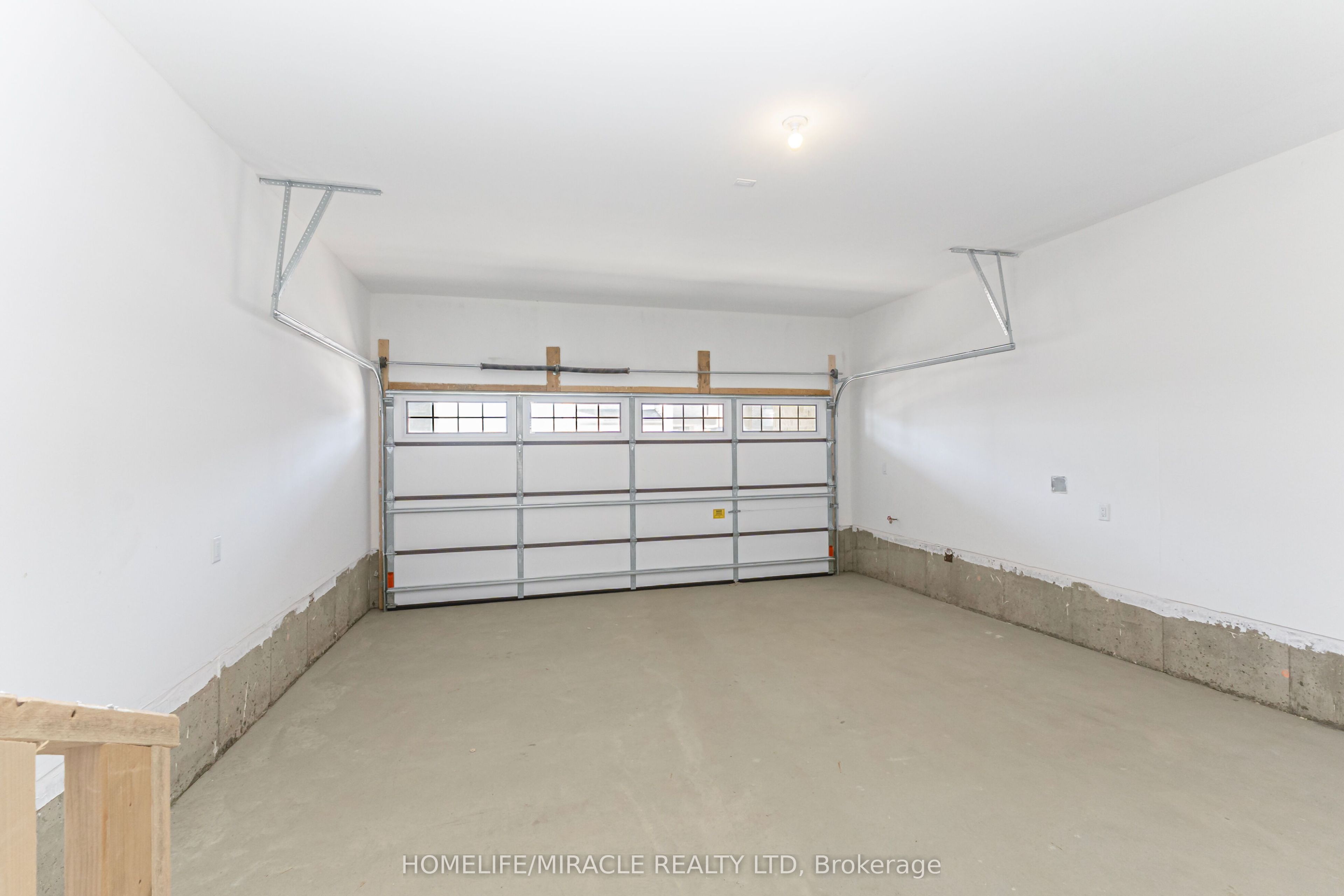 54 Gretzky Avenue Property Photo 35