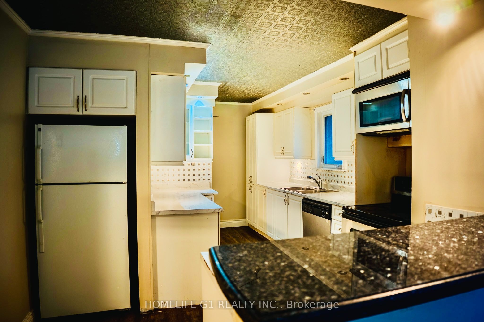 332 Grove Street E Property Photo 5