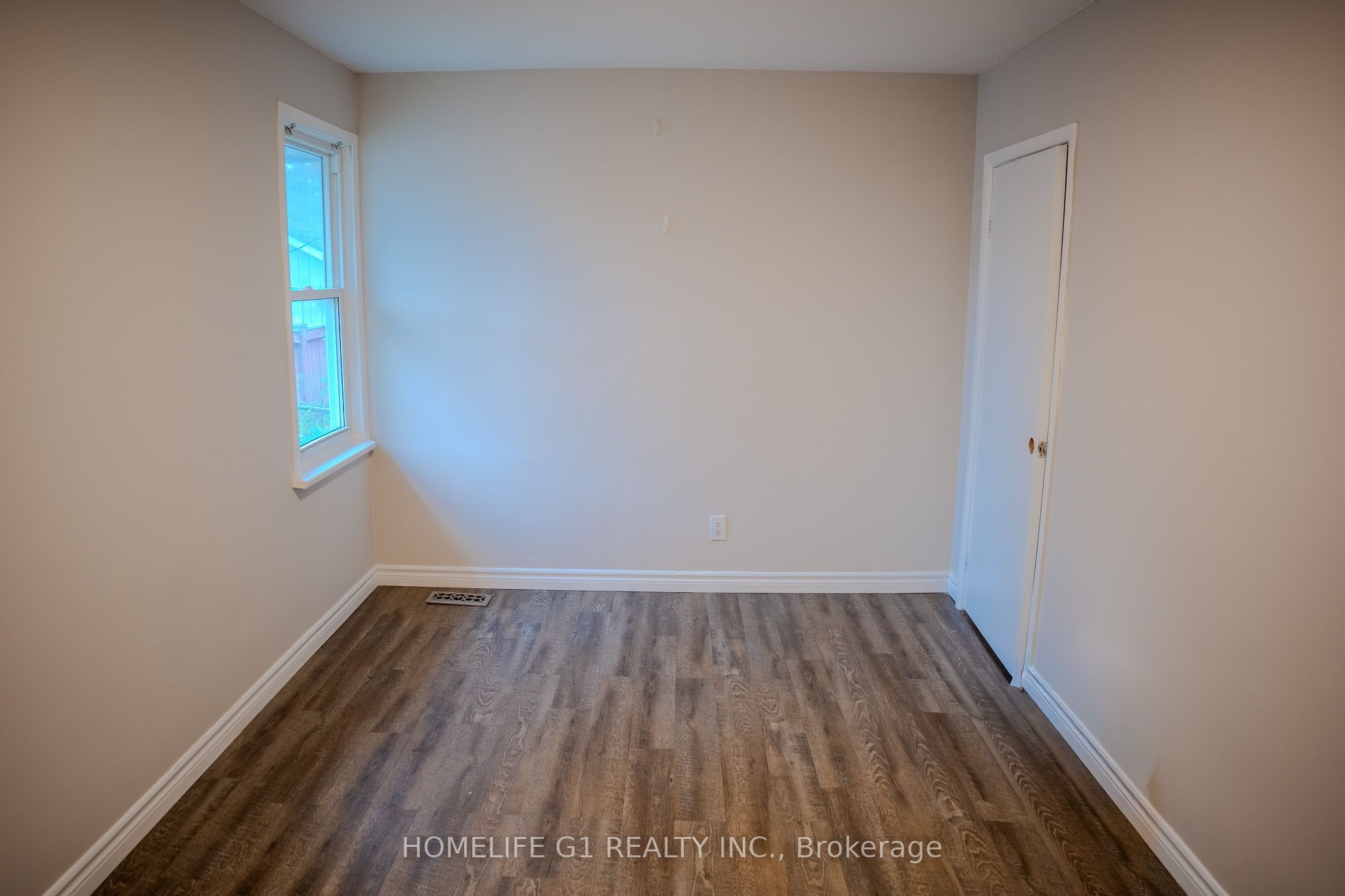 332 Grove Street E Property Photo 8
