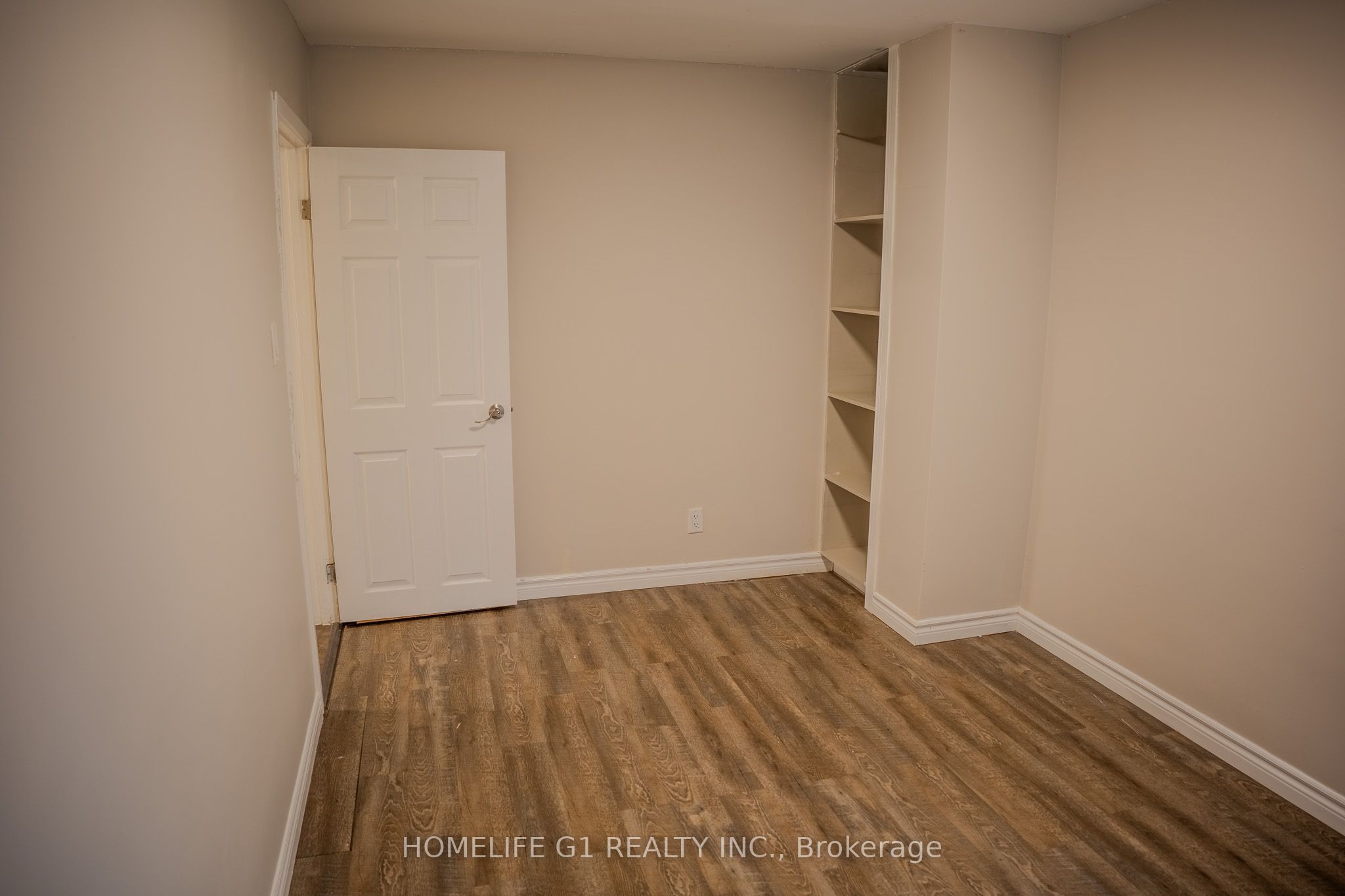 332 Grove Street E Property Photo 9
