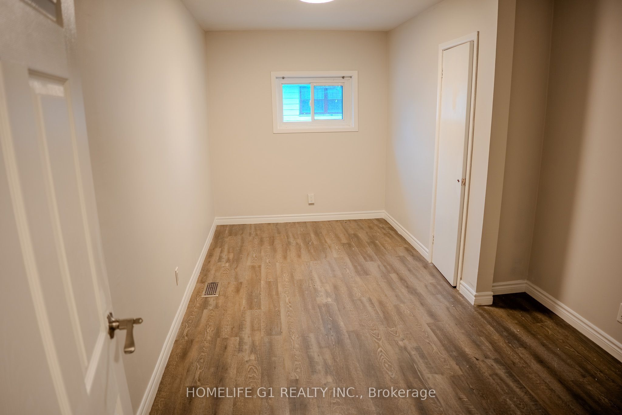 332 Grove Street E Property Photo 10
