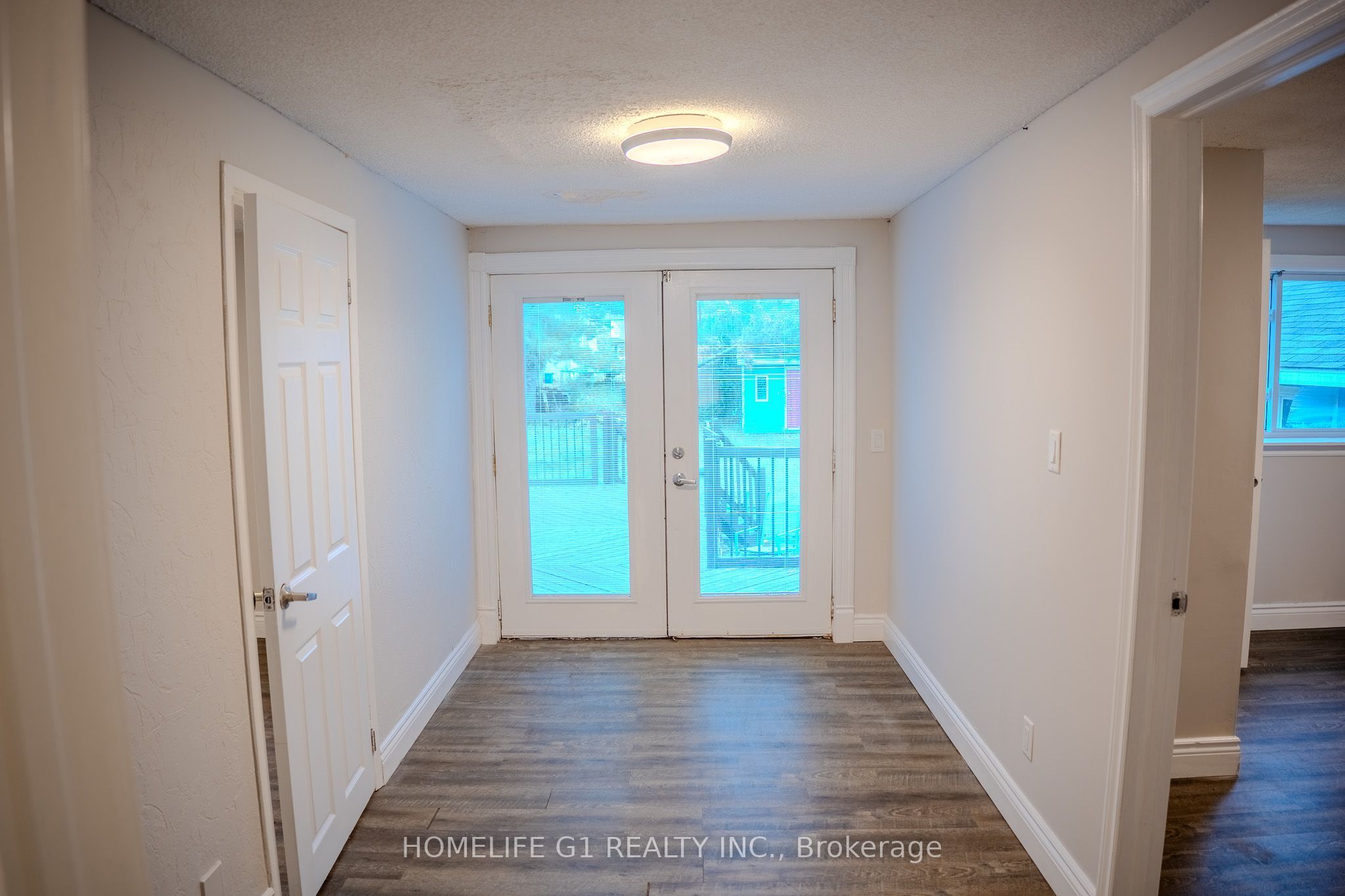 332 Grove Street E Property Photo 12