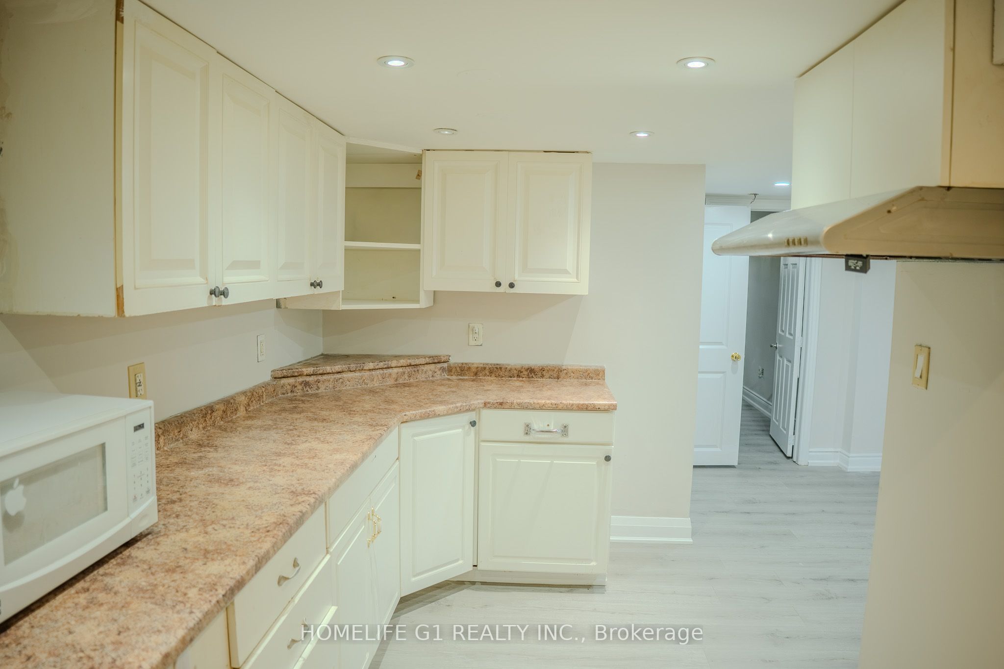 332 Grove Street E Property Photo 18
