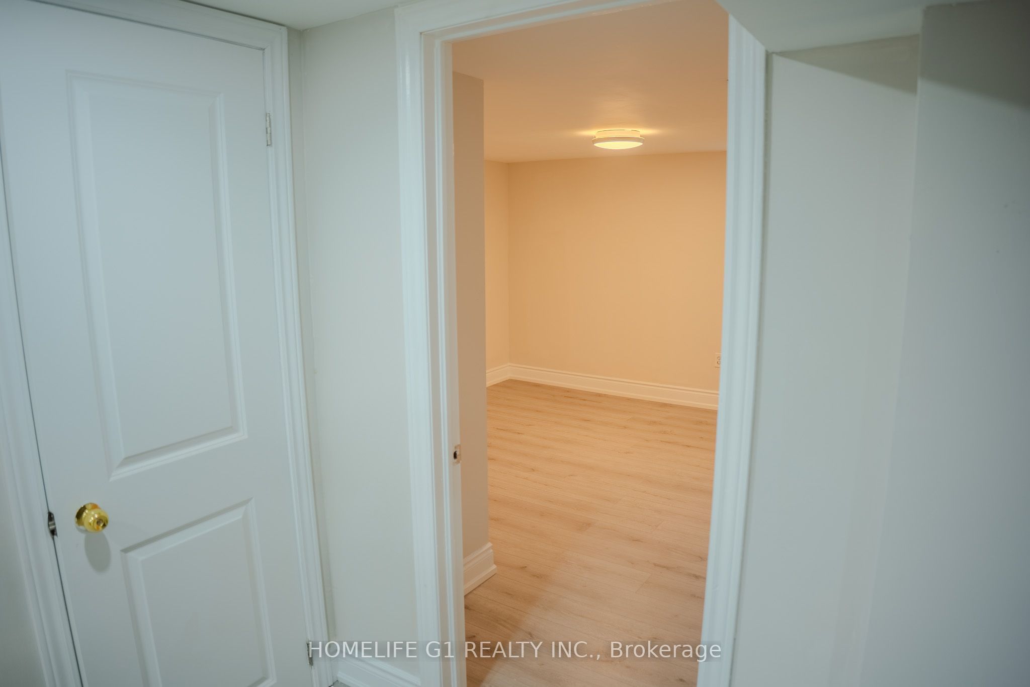 332 Grove Street E Property Photo 23
