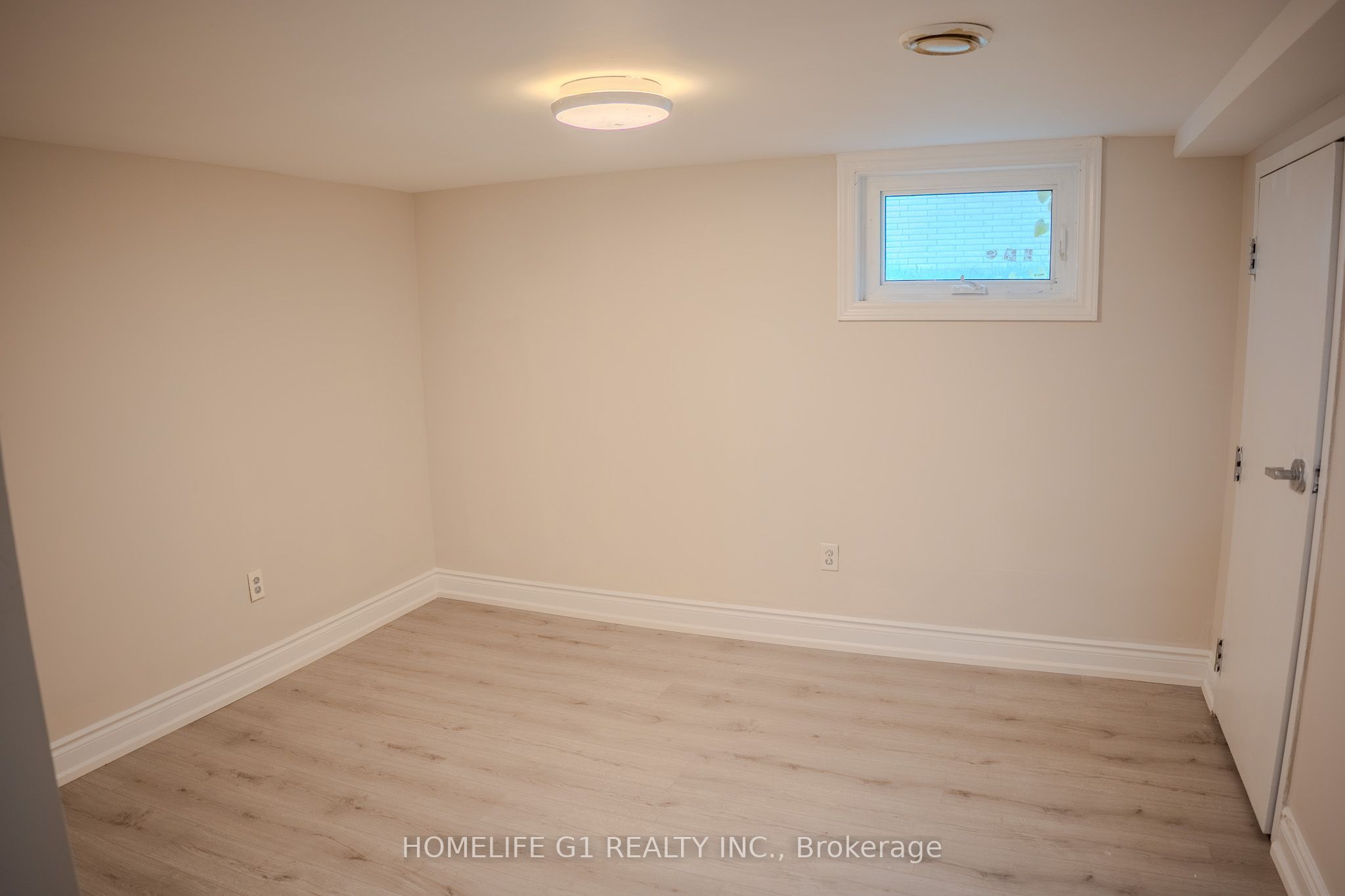 332 Grove Street E Property Photo 25