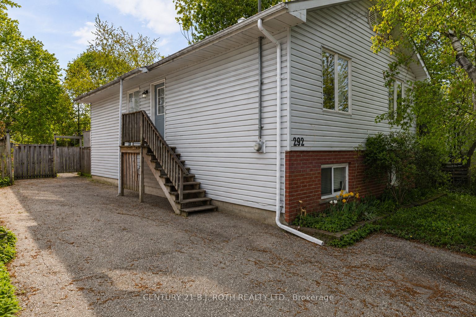 292 Millard Street Property Photo 2