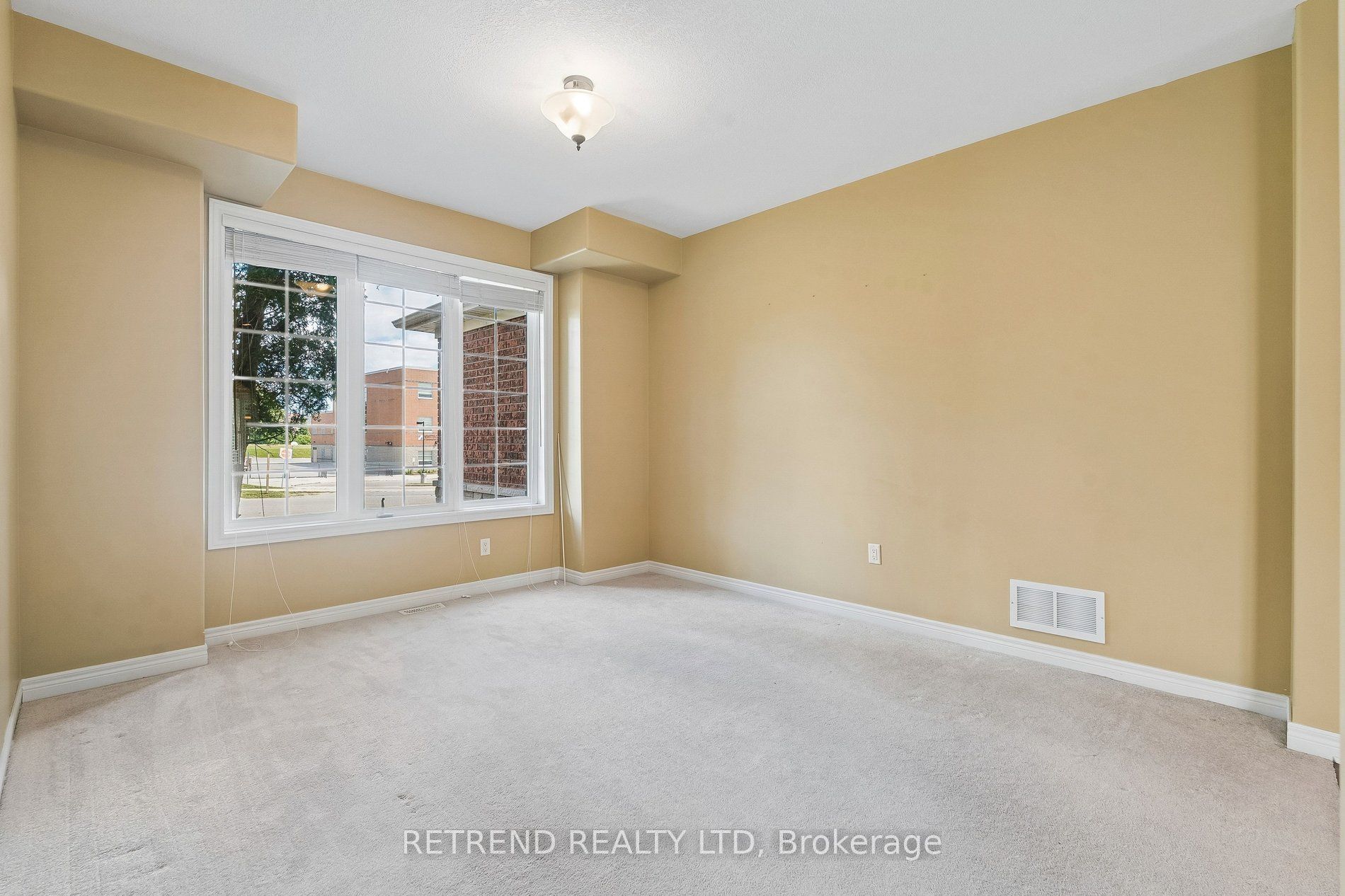 36 Sandringham Drive Property Photo 4