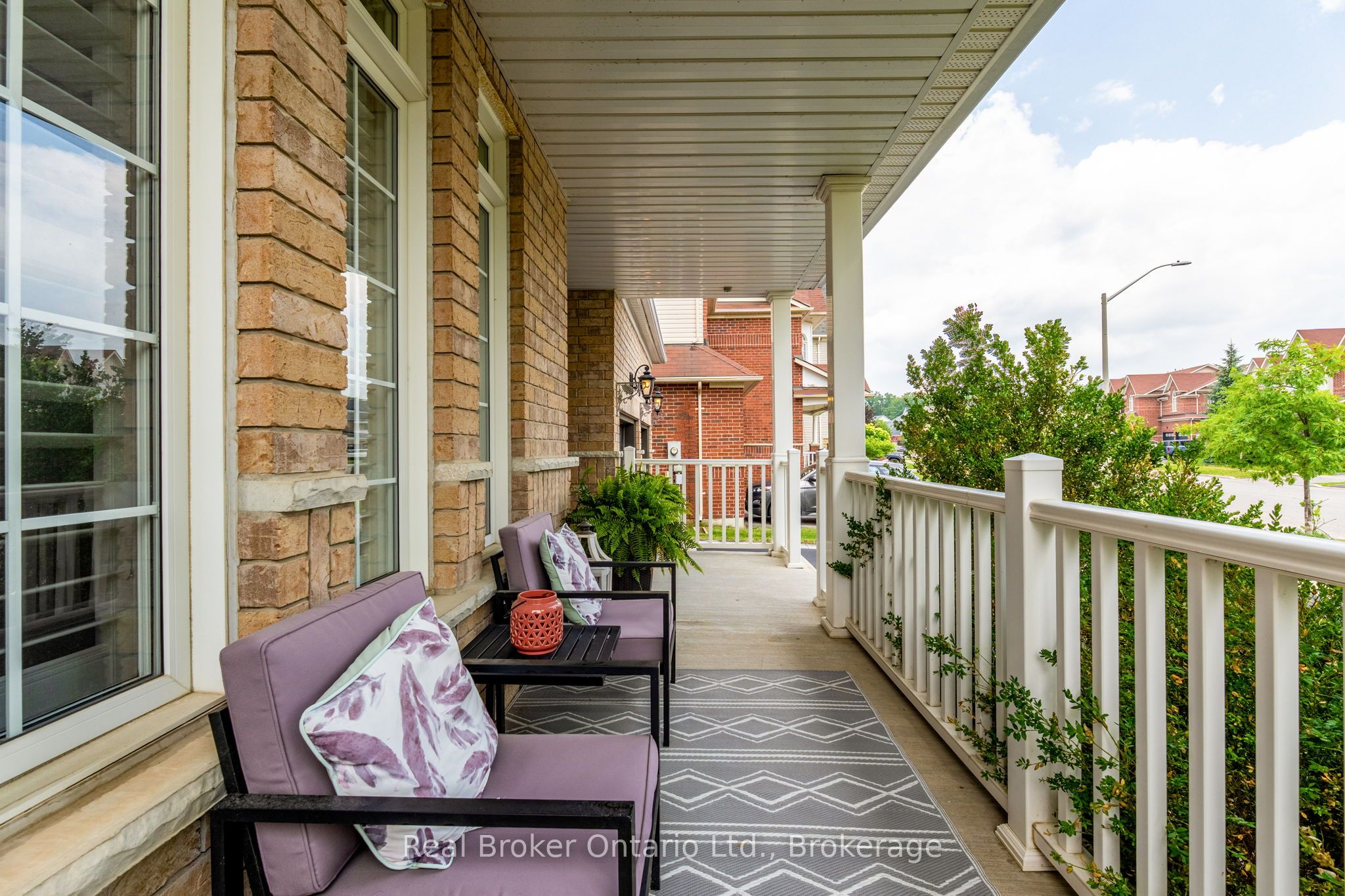 50 The Queensway Property Photo 3