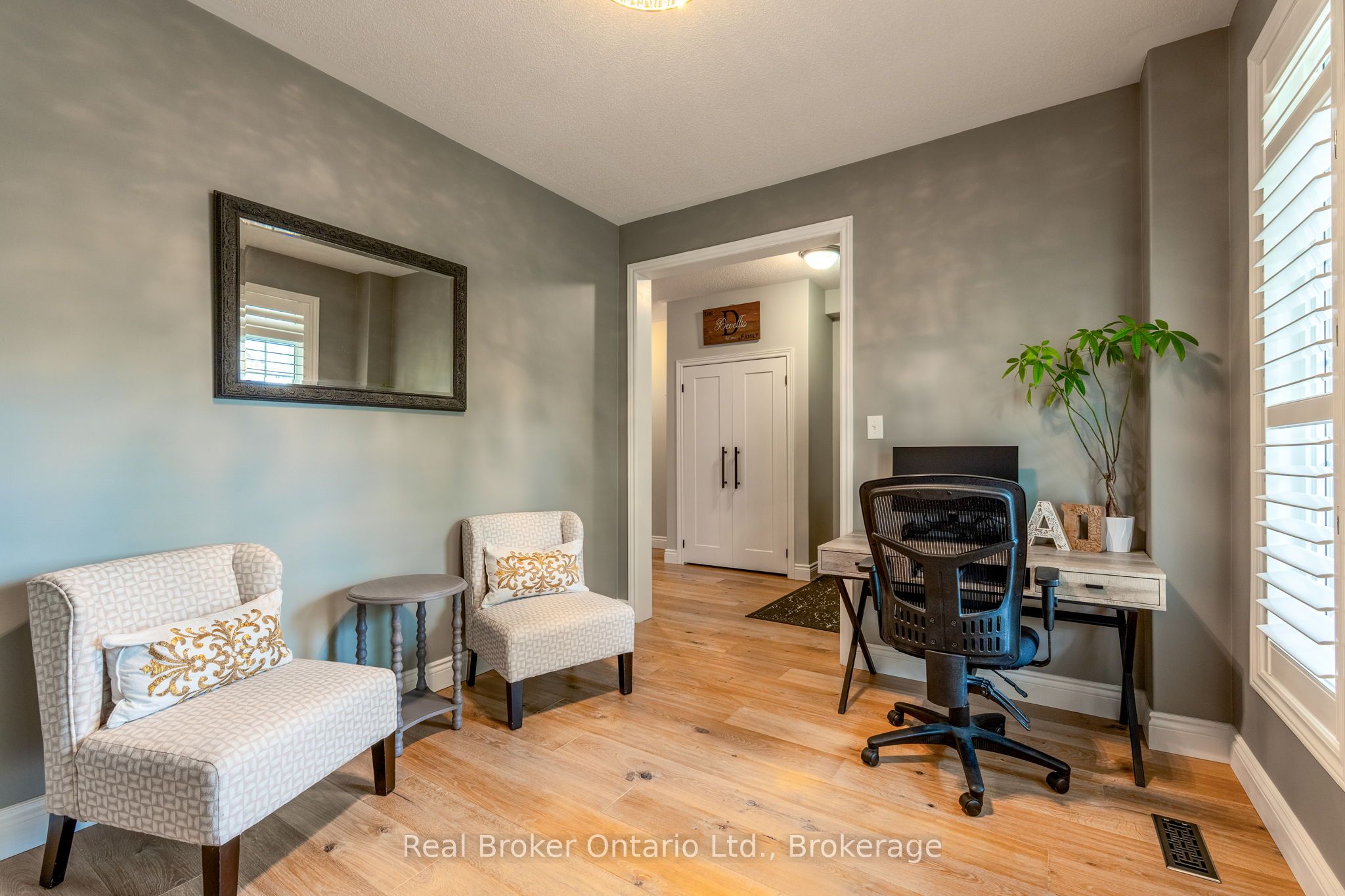 50 The Queensway Property Photo 5