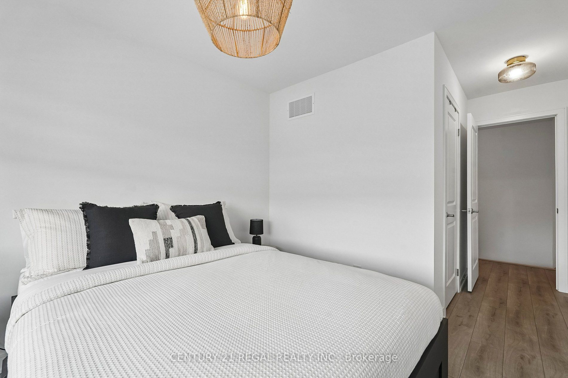28 Spry Lane Property Photo 12