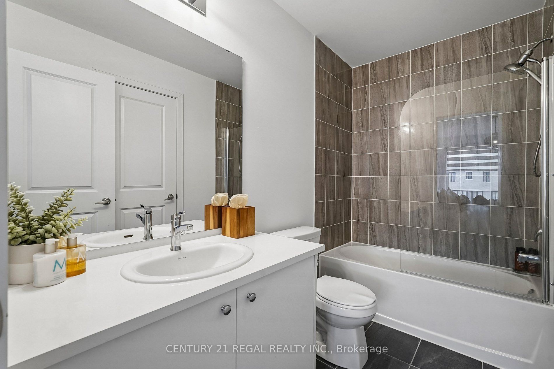 28 Spry Lane Property Photo 13