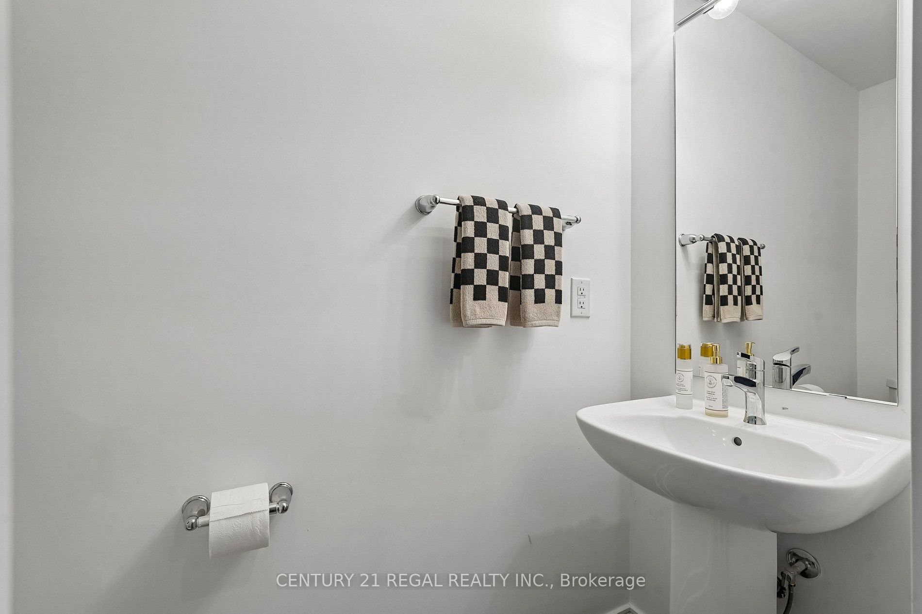 28 Spry Lane Property Photo 17