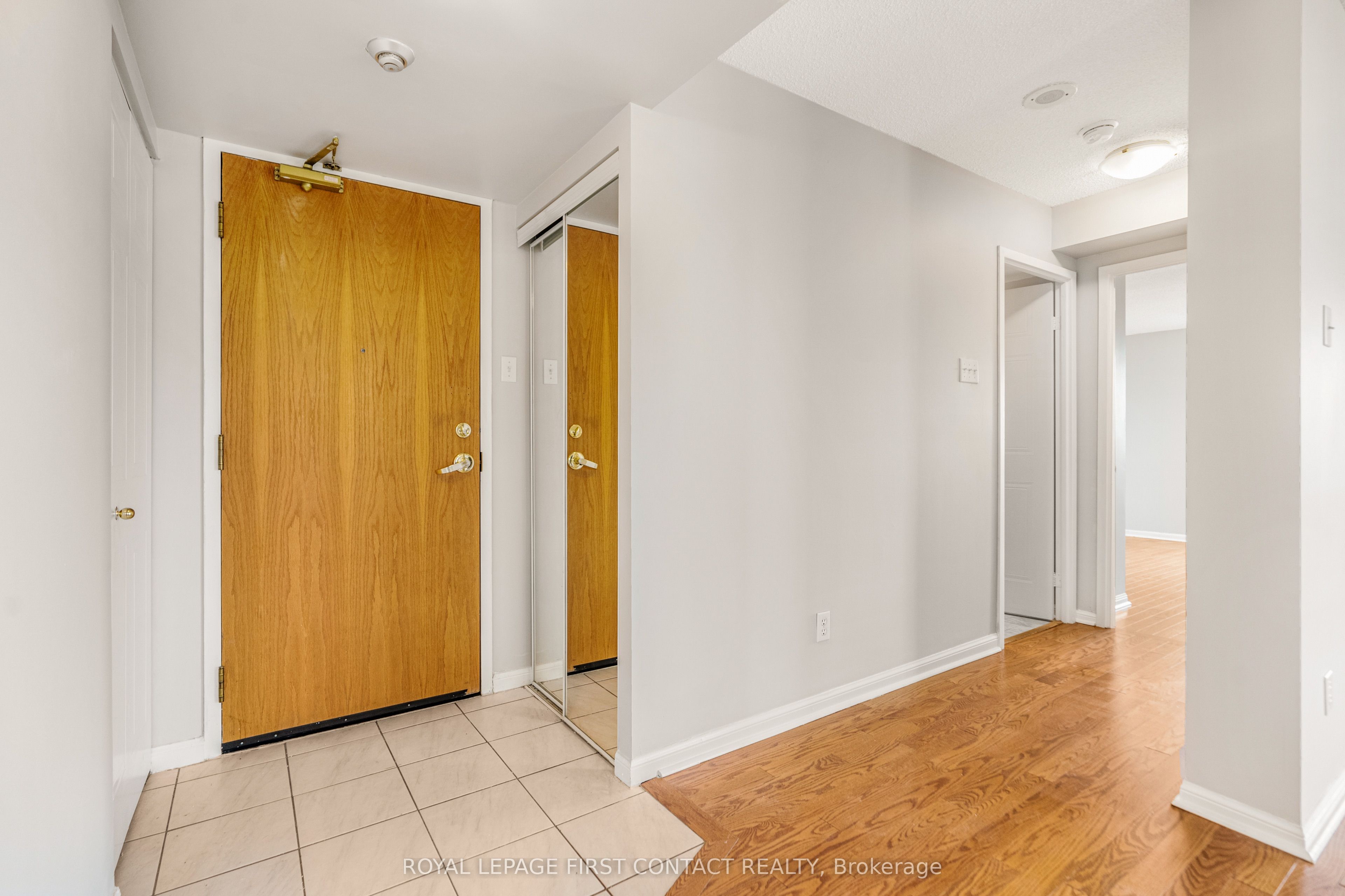 75 Ellen Street 1504 Property Photo 6
