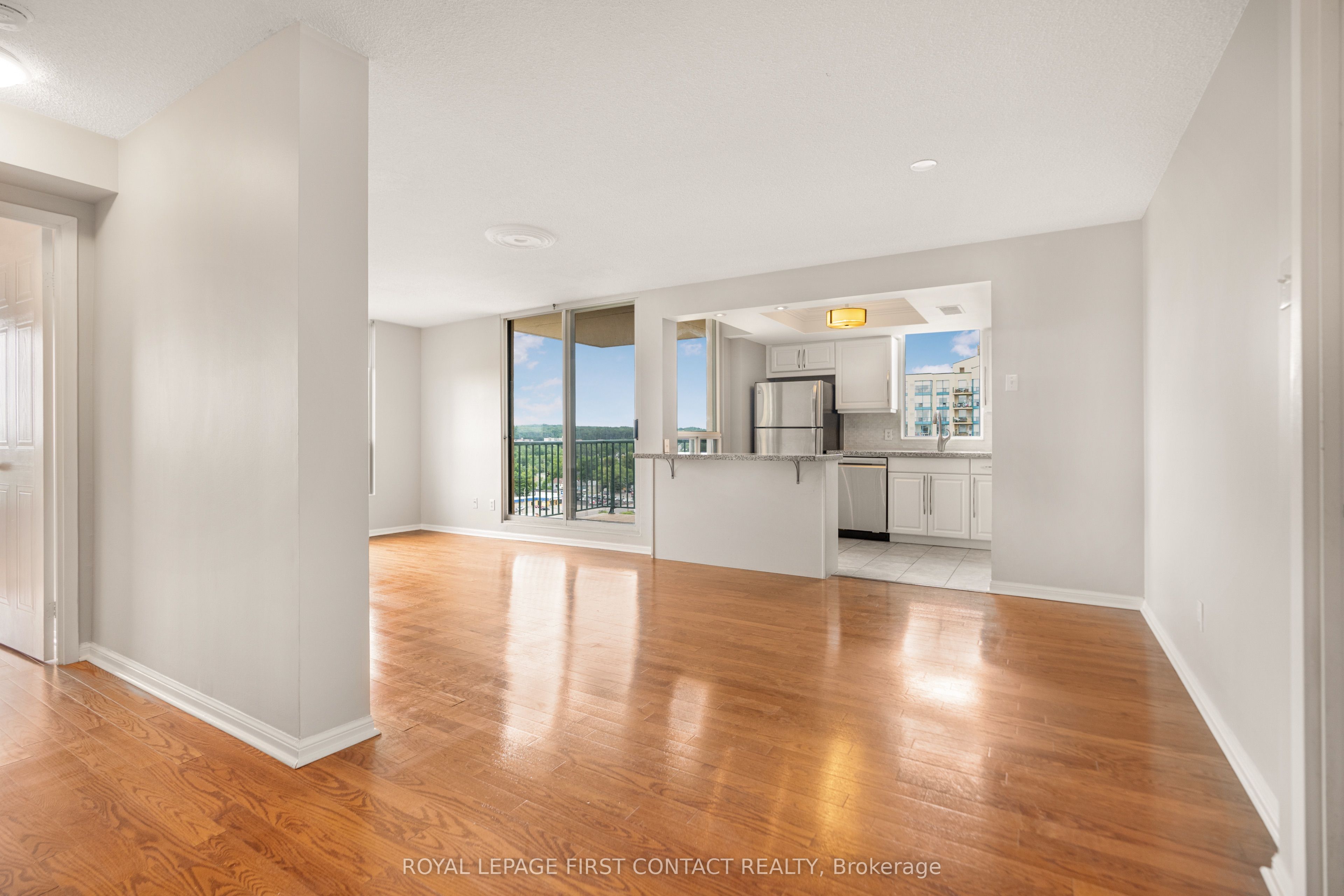 75 Ellen Street 1504 Property Photo 7