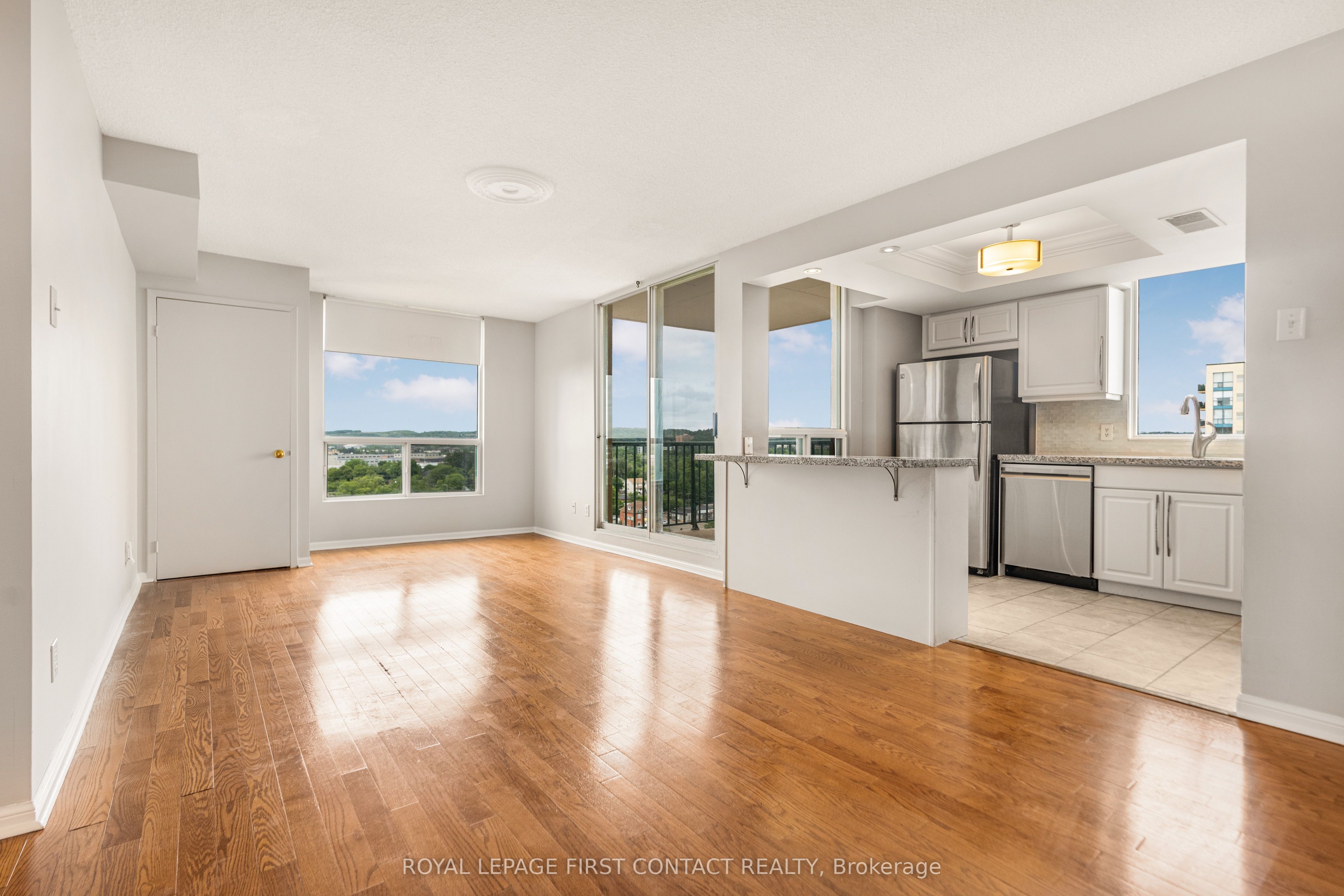 75 Ellen Street 1504 Property Photo 8