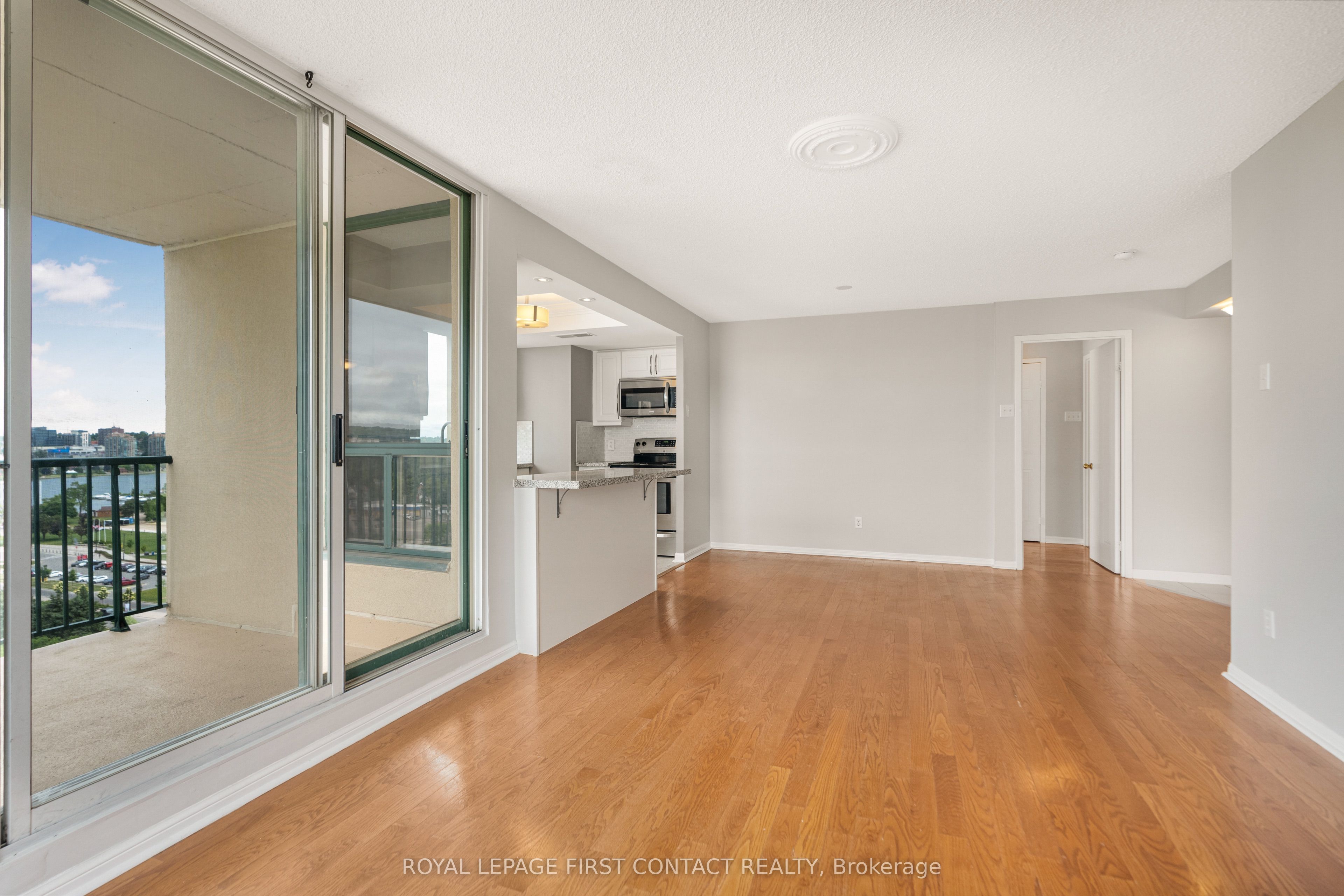 75 Ellen Street 1504 Property Photo 12