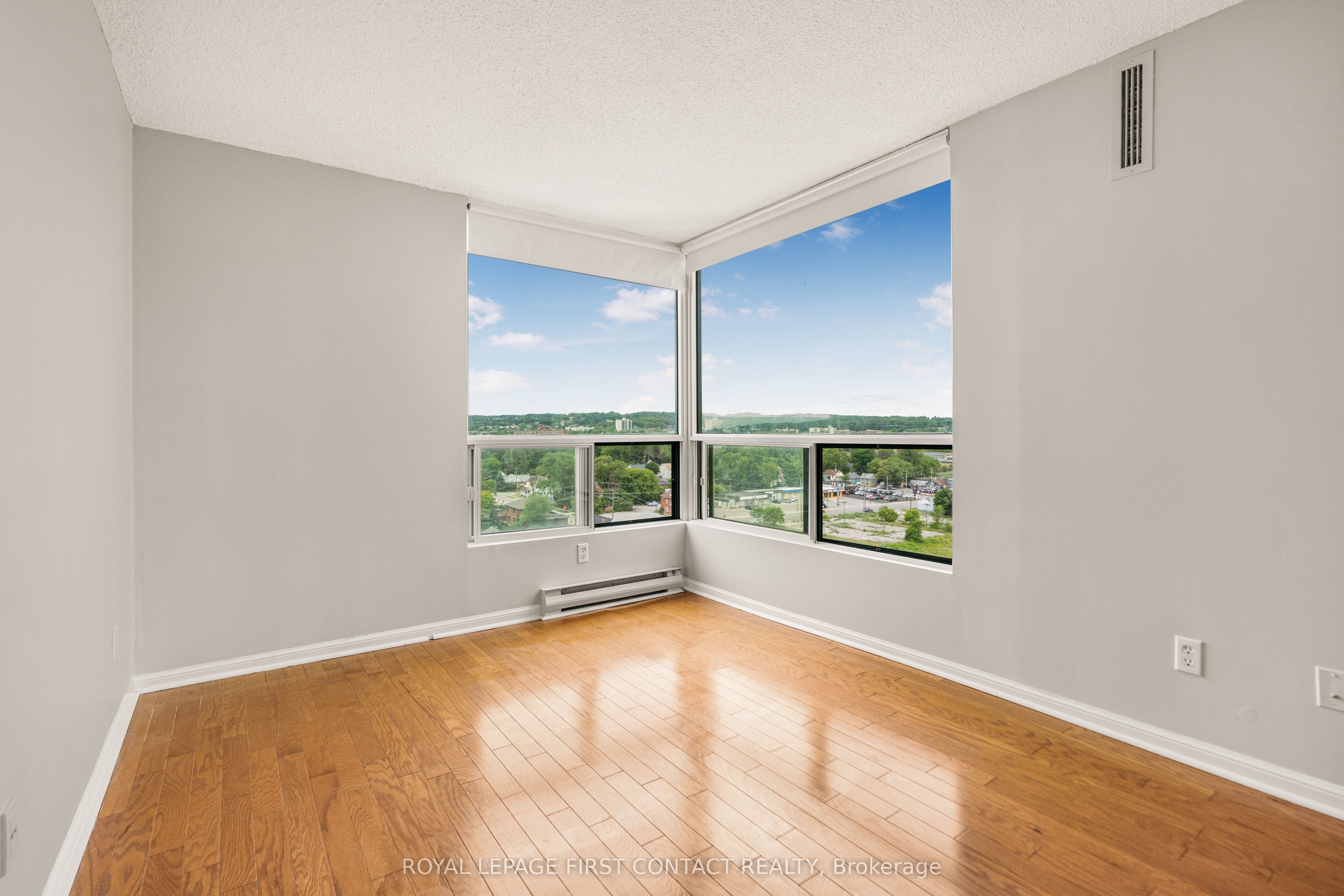 75 Ellen Street 1504 Property Photo 13