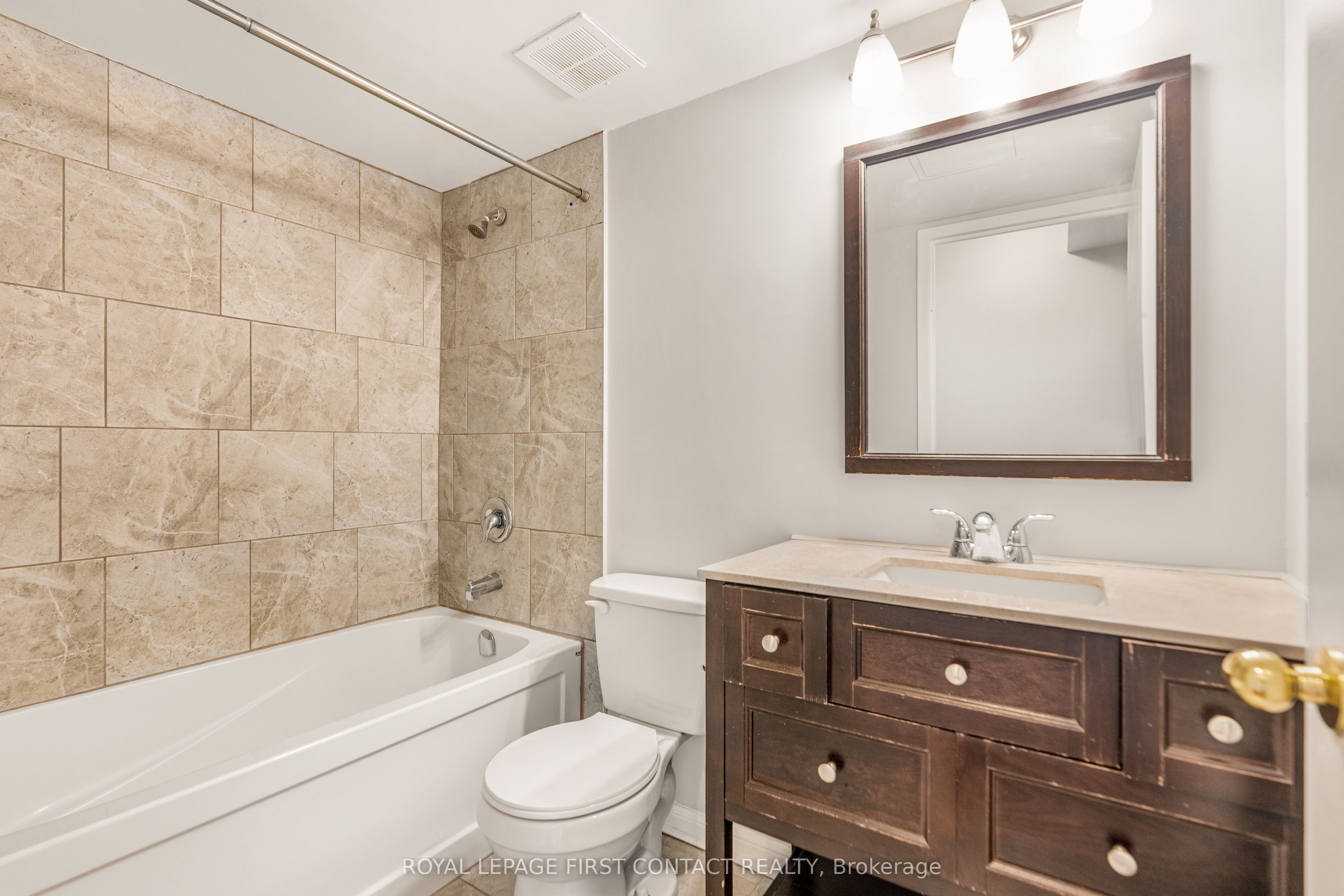 75 Ellen Street 1504 Property Photo 14