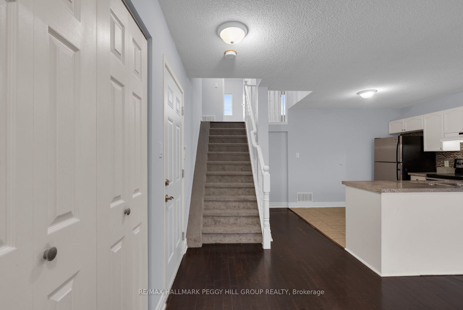 152 Madelaine Drive Upper Property Photo 7