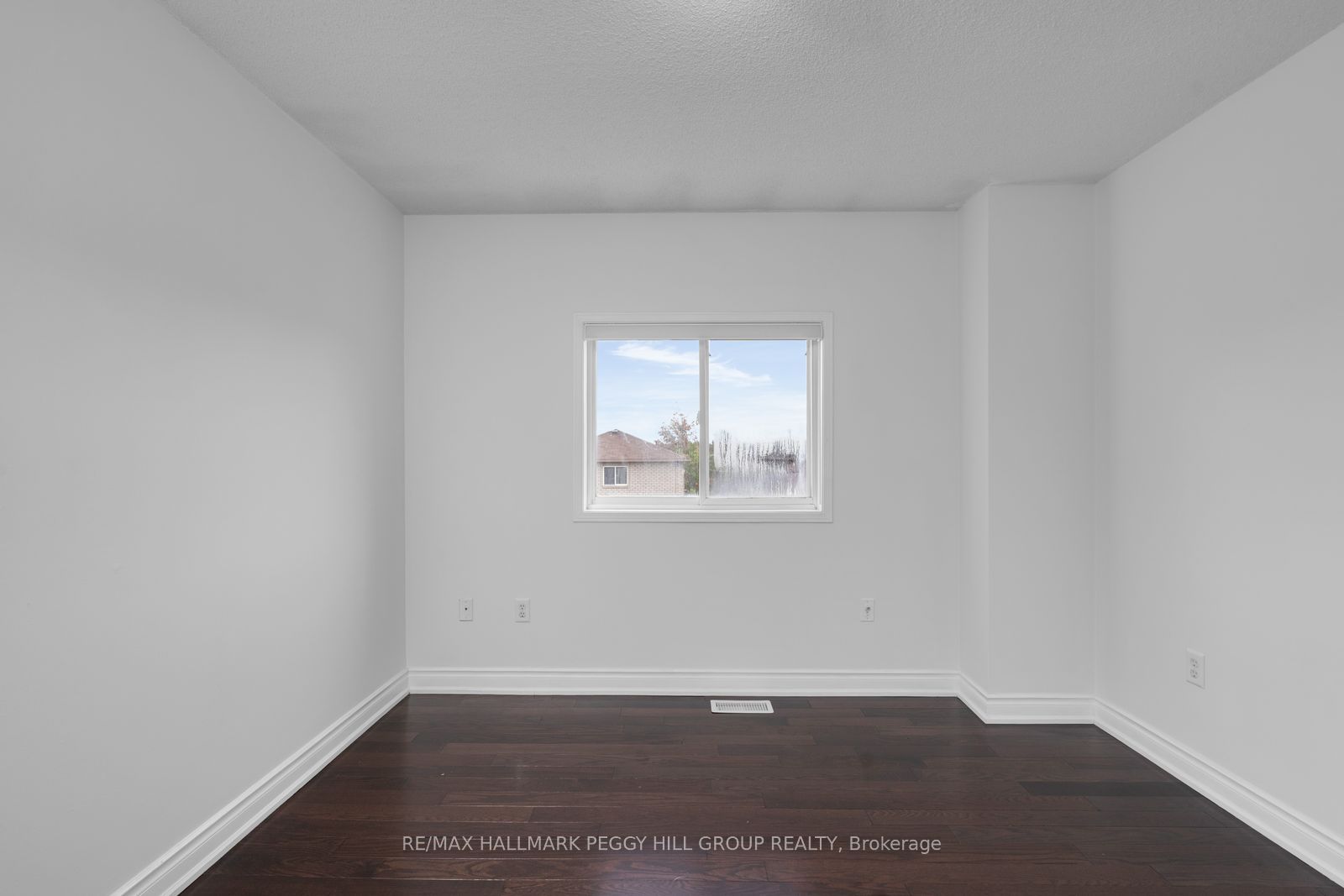 152 Madelaine Drive Upper Property Photo 9